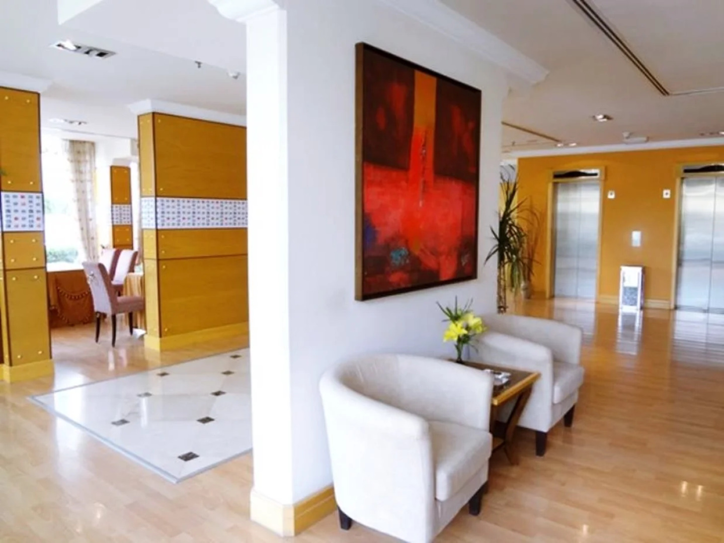 Corniche Hotel & Suites