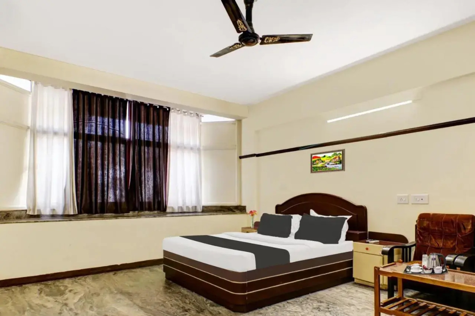 OYO 15837 Hotel Rvee's Regency