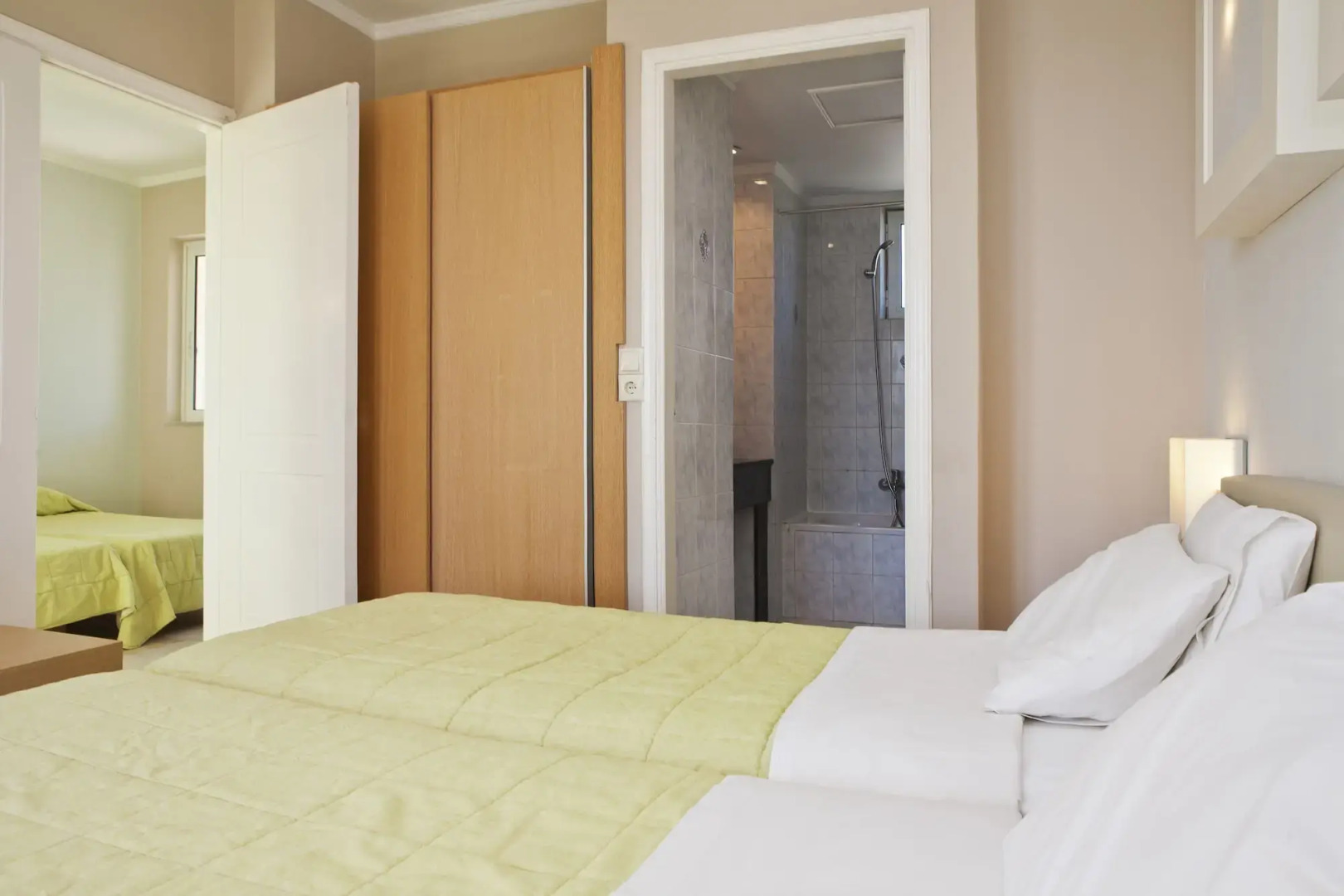 Отель Sovereign Beach