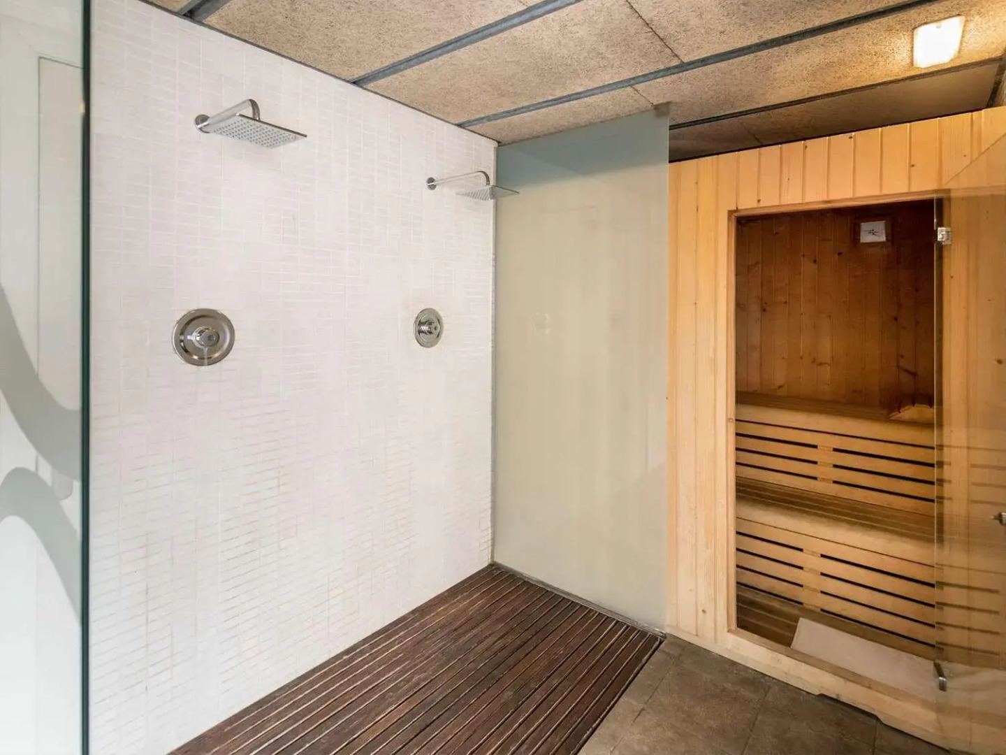 Отель Towers Rotana