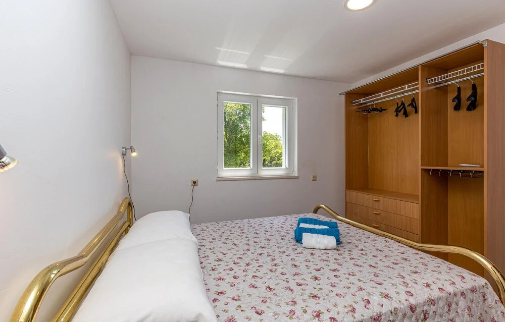 Stunning Home in Smrika With Wifi and 3 Bedrooms