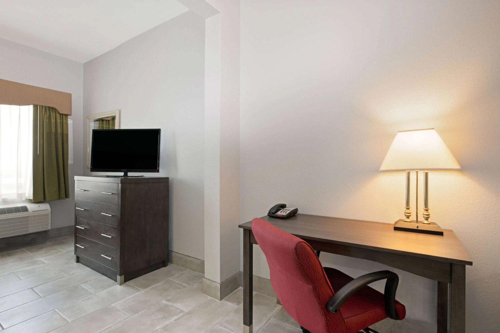 La Quinta Inn & Suites by Wyndham Omaha Airport Downtown