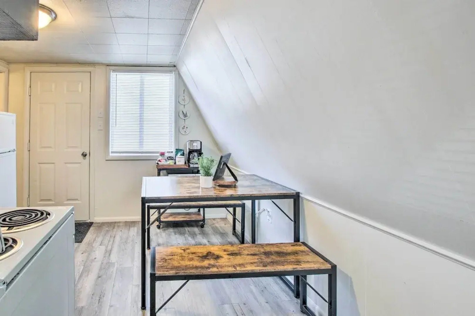 Charming Evanston A-frame: Dog Friendly!