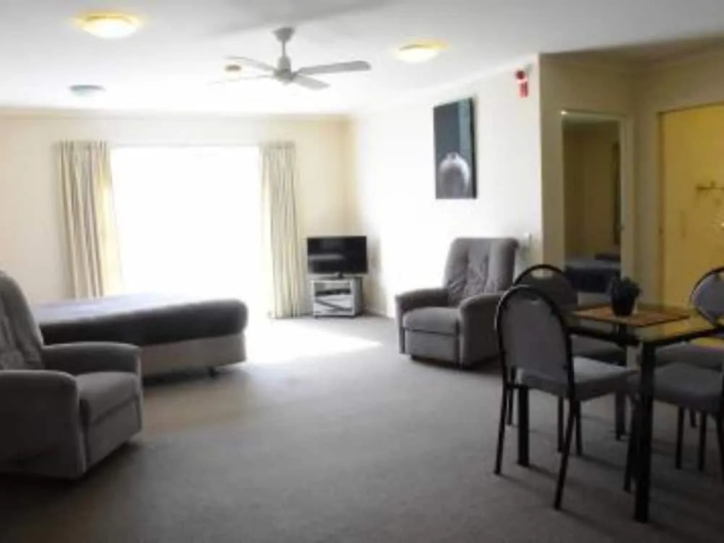 BKs Chardonnay Motor Lodge