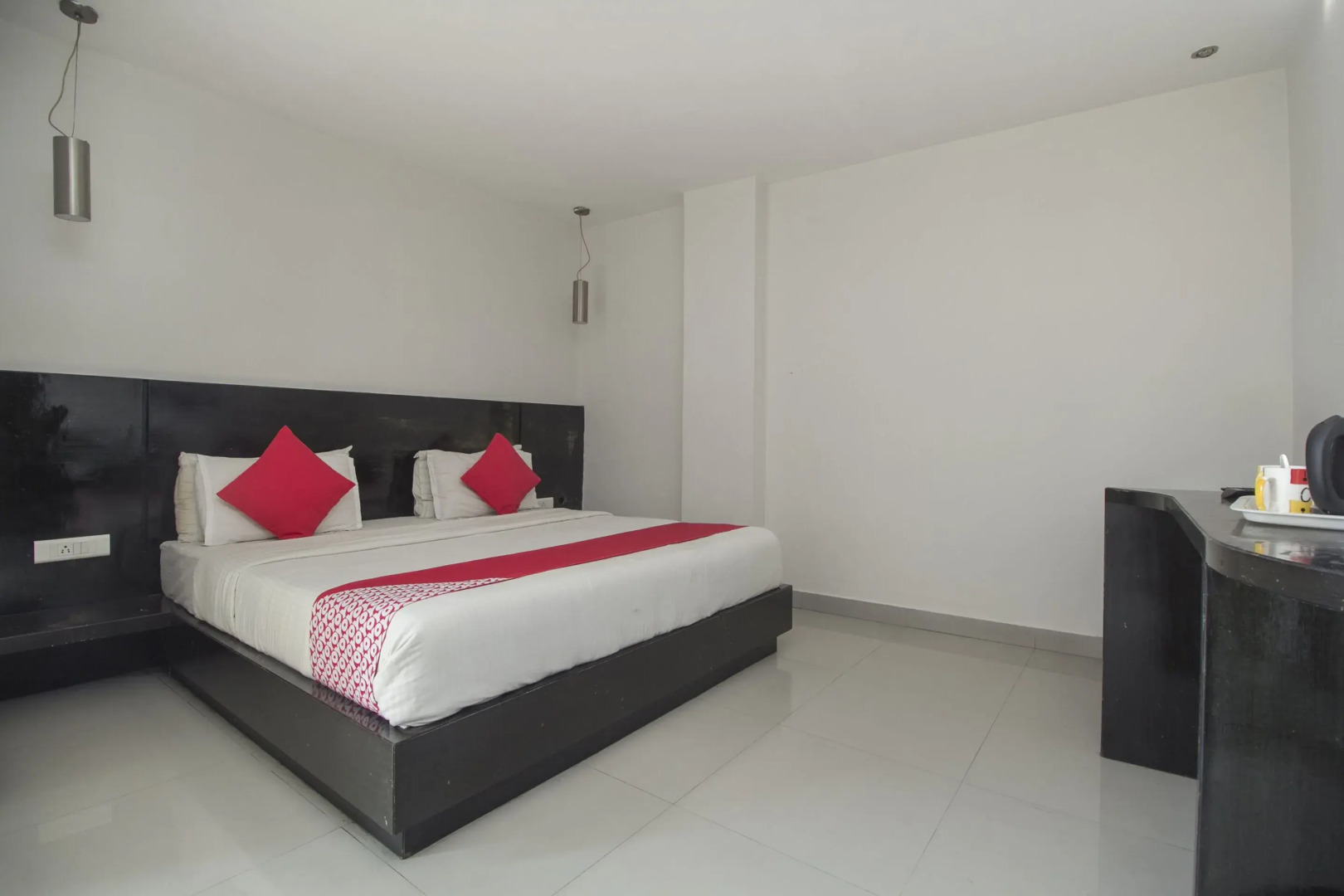 OYO 28171 Kava Suites
