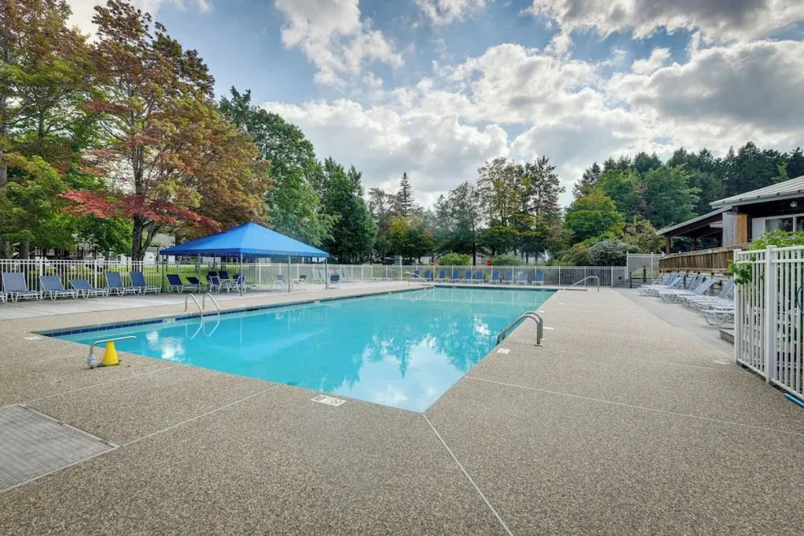 All-season Warren Condo Near Sugarbush Resort!