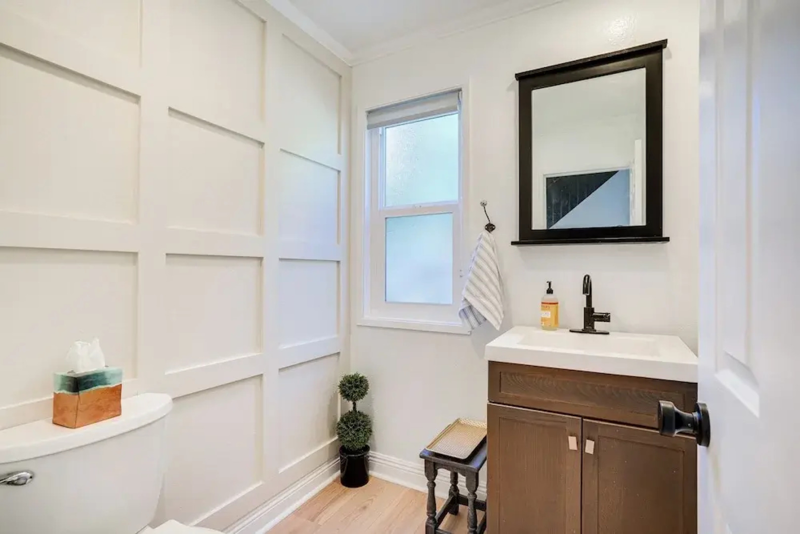 Chic Santa Paula Home w/ Mountain & City Views!