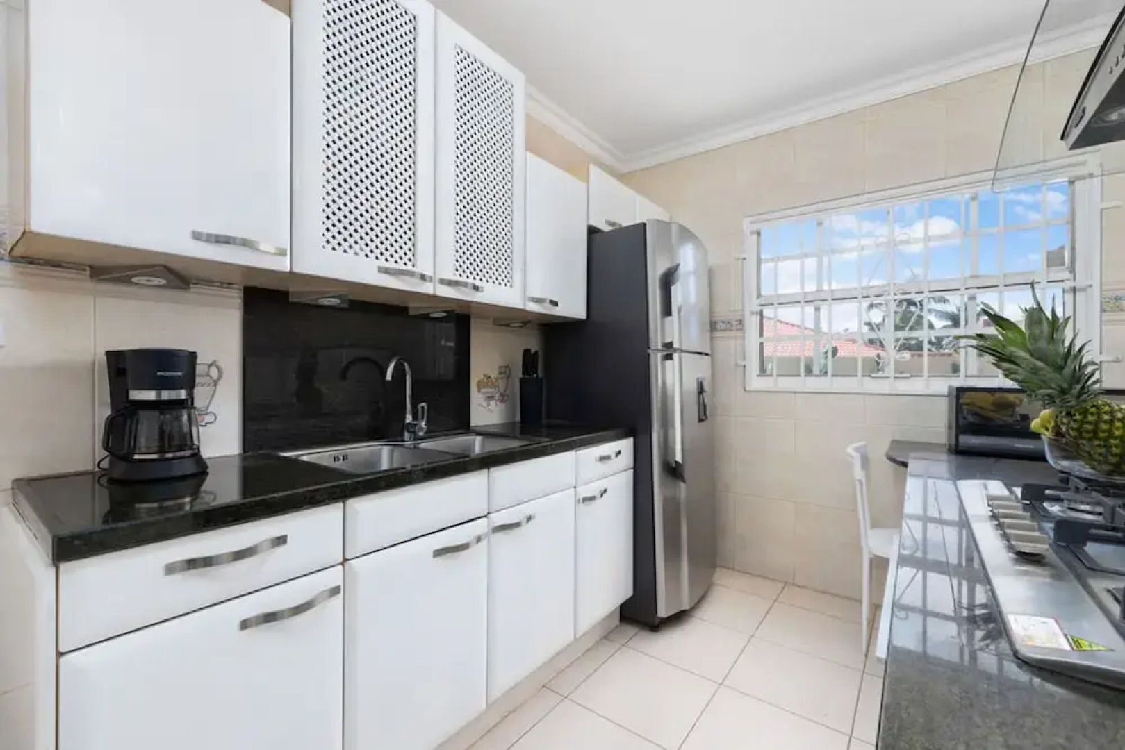 Cozy Central 4br3ba Home w Pvt Pool Largegarden