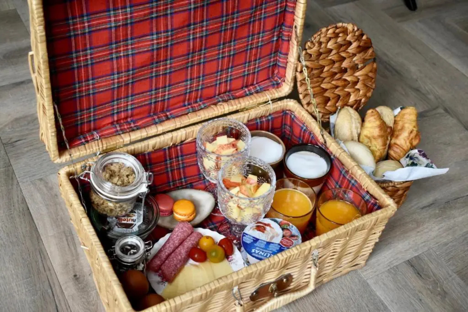 Studio Raif - Authentieke kamer met luxe privé badkamer