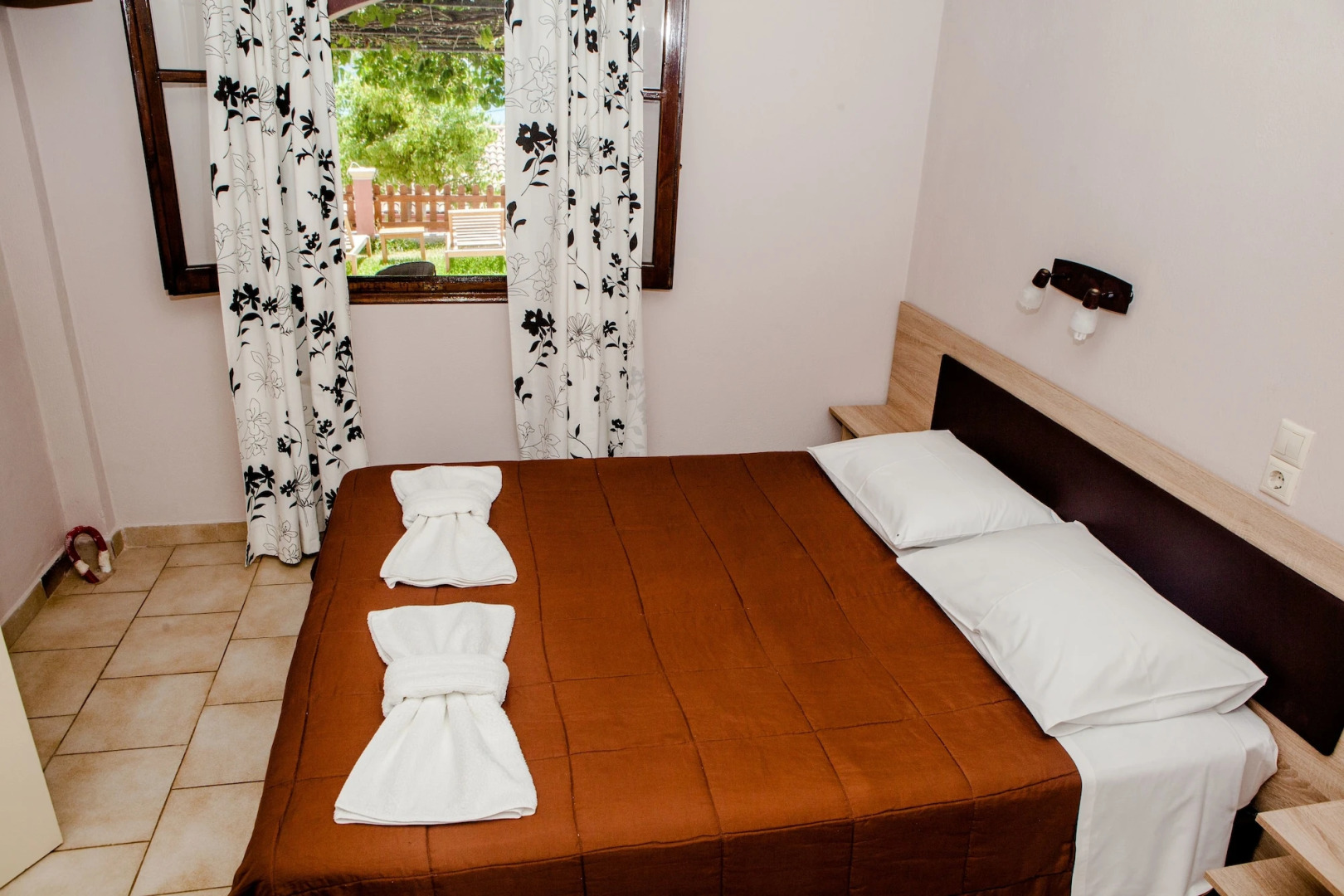 Eleana Apartments And Studios