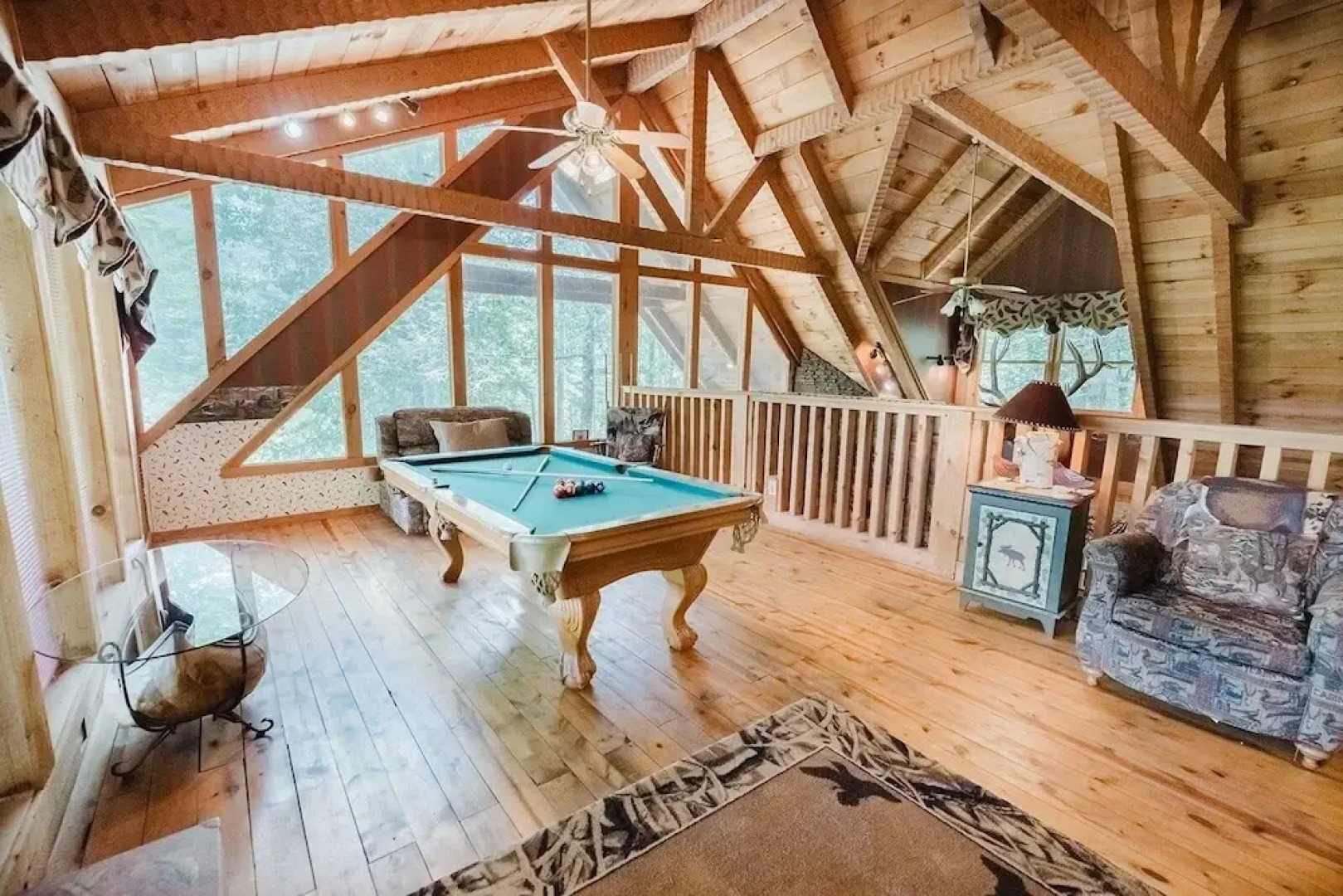 Big Kahuna Lodge 3 Bedroom Cabin by RedAwning