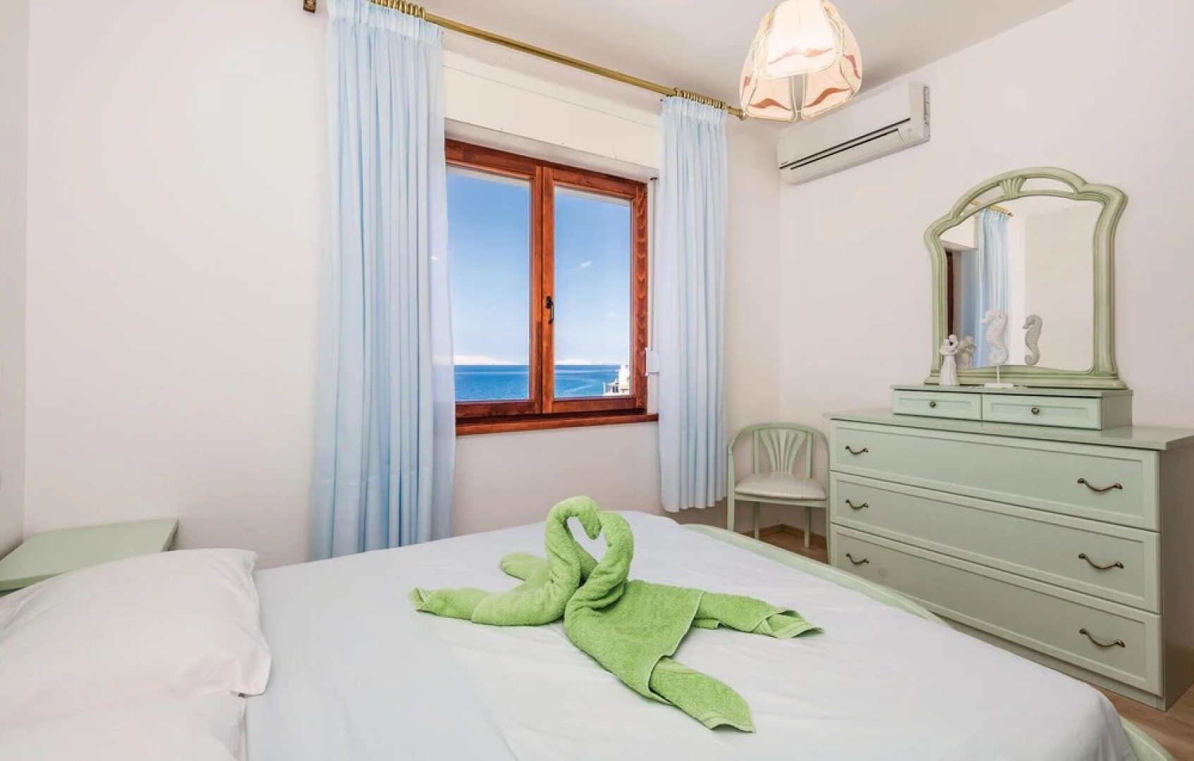 Beautiful Home in Lukovo Sugarje With 5 Bedrooms, Jacuzzi and Wifi