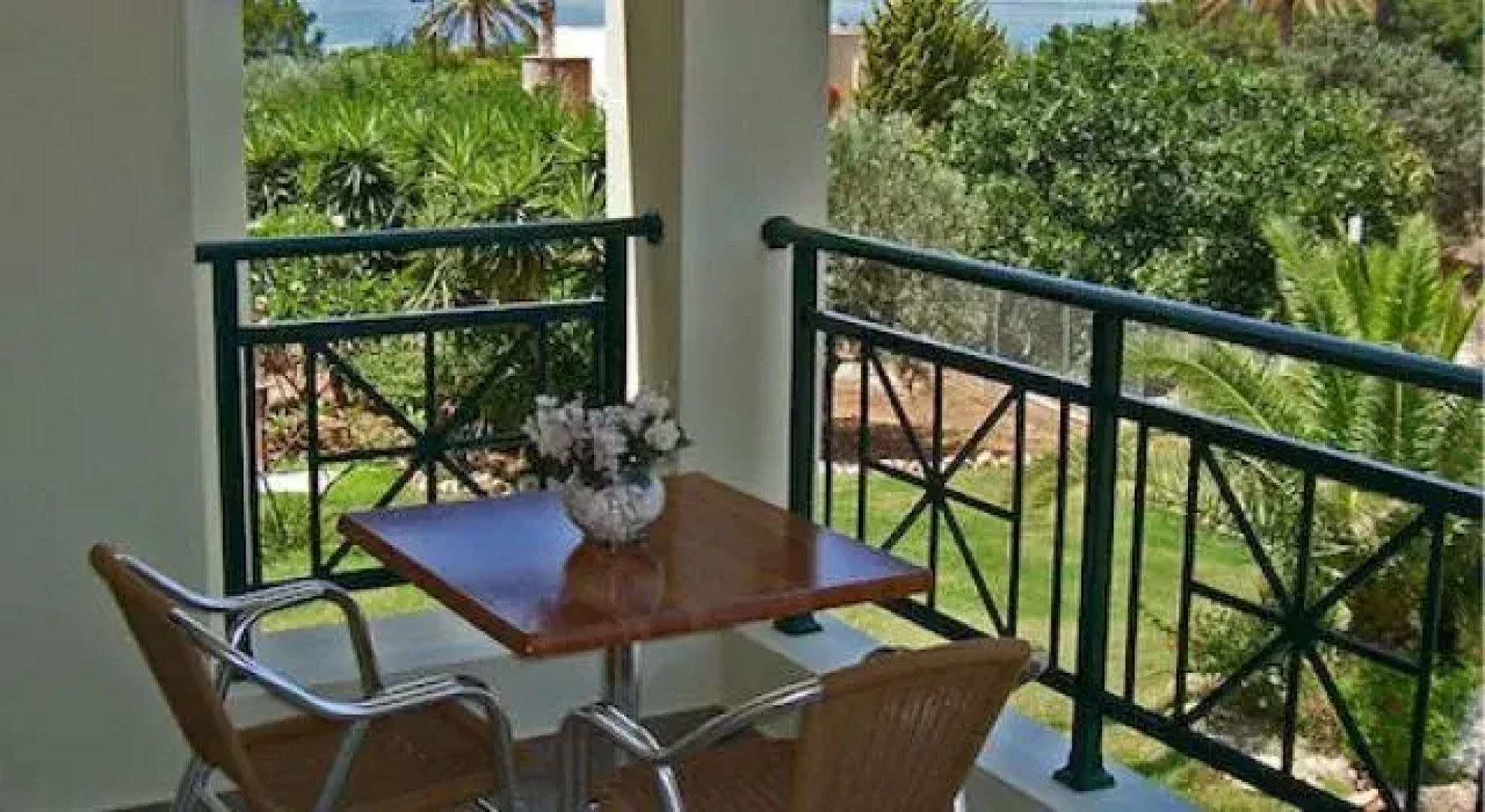 Sifis Studios Pefkos