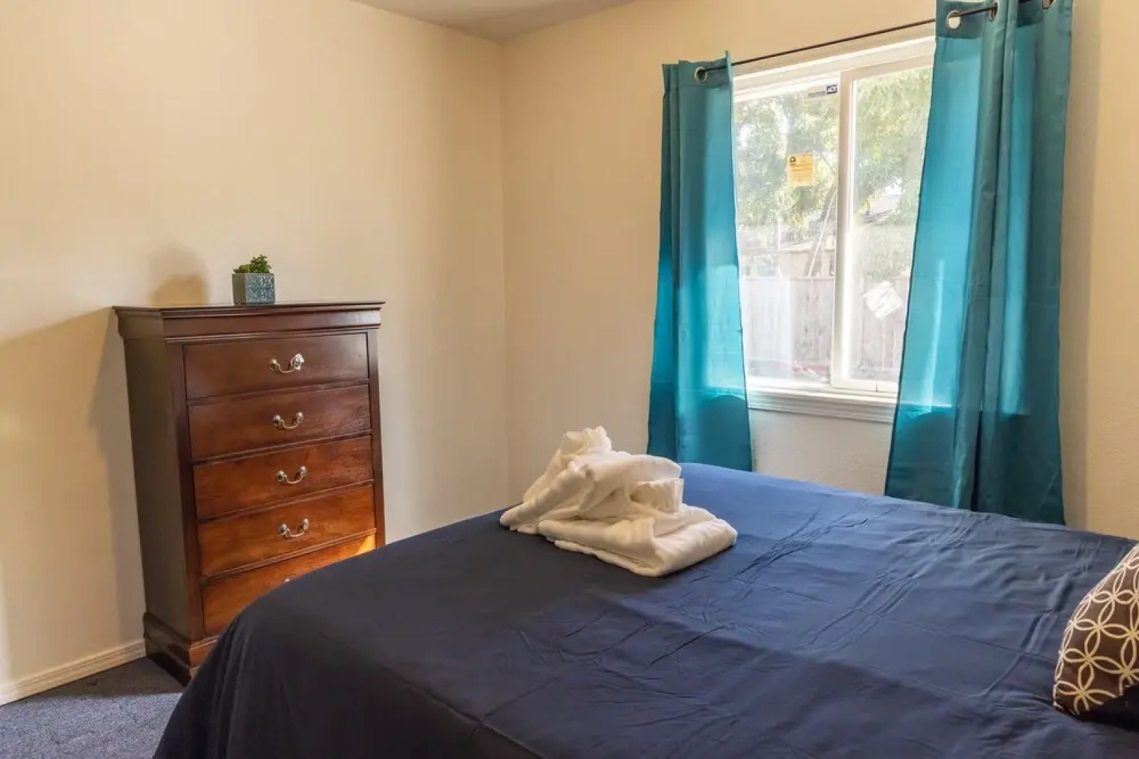 Cozy, 4-bedroom Near Concord Bart