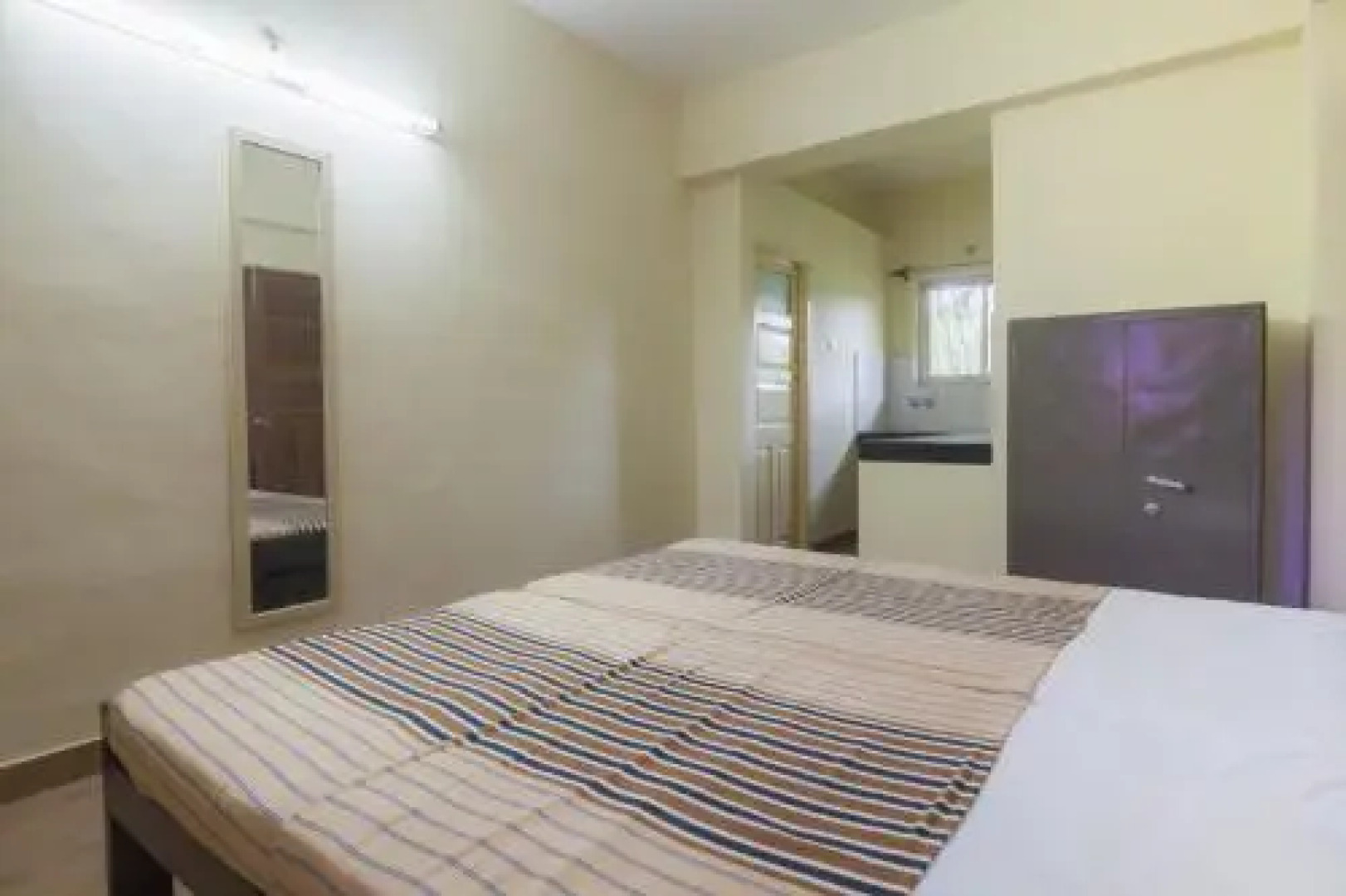 1 BR Guest house in Miramar (EC59), by GuestHouser