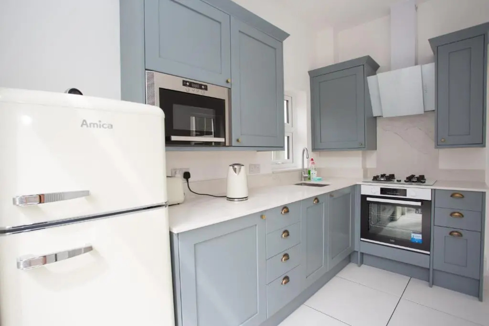 Elegant York House - on a beach road, sleeps 12, with sea views