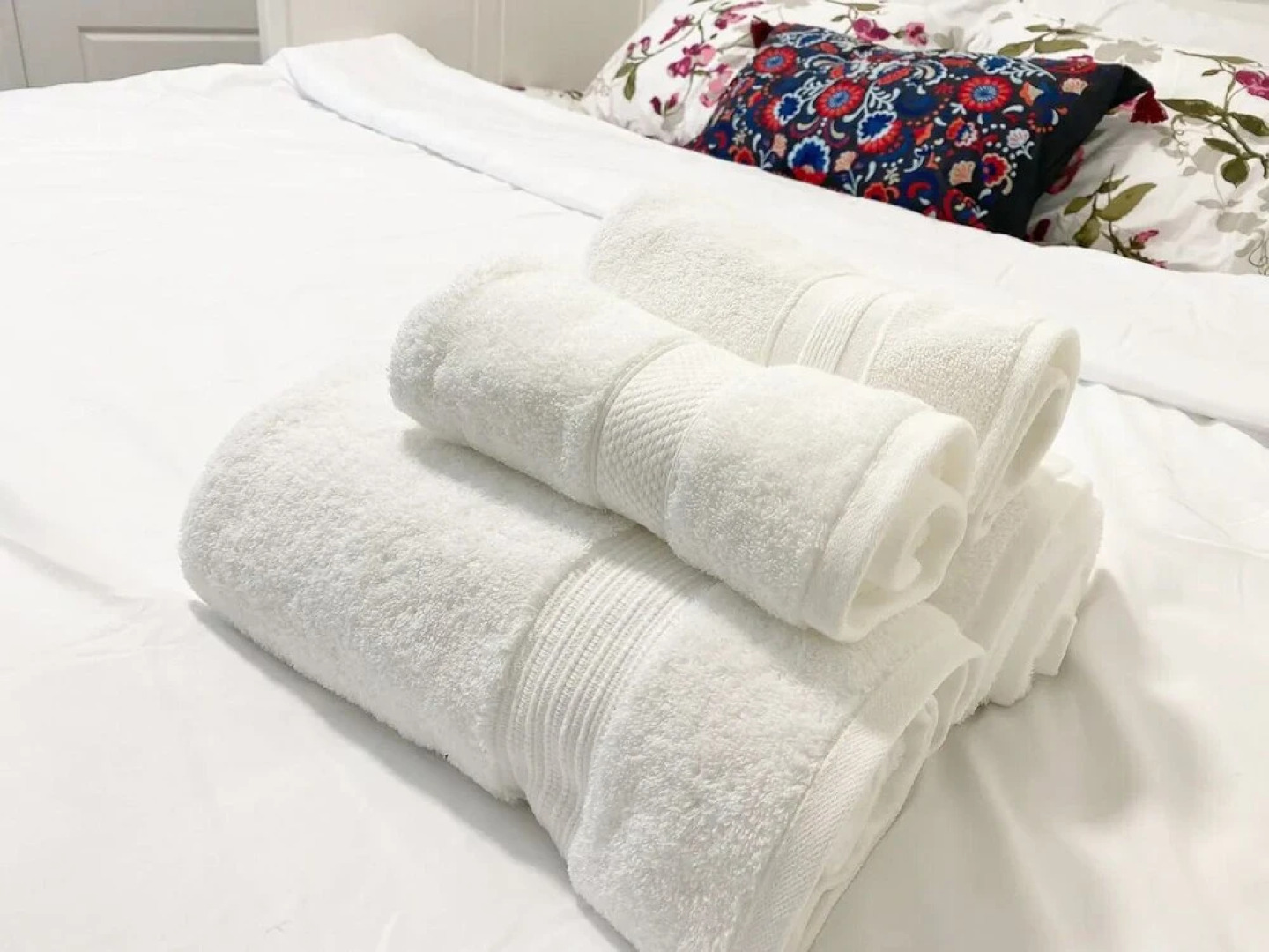 Brand New Basement Apt next to Beach & Go Train