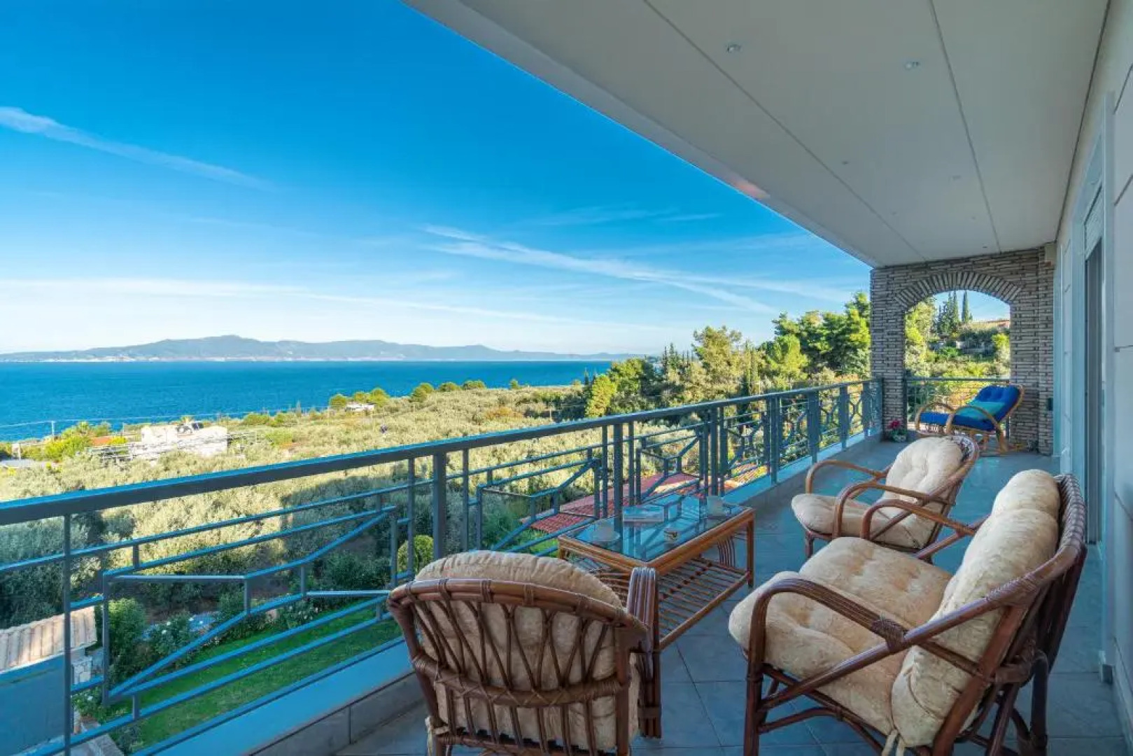 Villa Thea-1 hour and 50 minutes from Athens International Airport