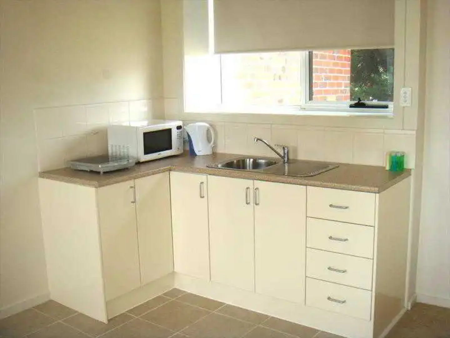 Econo Lodge Absolute Lake Entrance