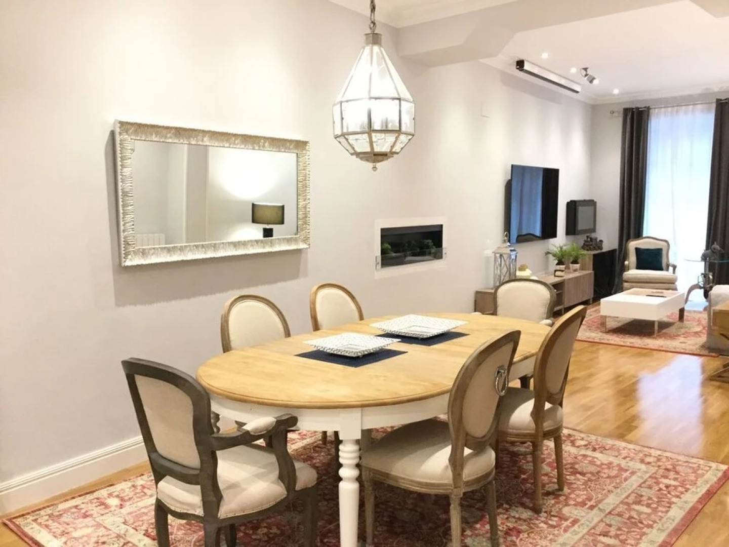 Downtown by Forever Rentals Superior Apartment With 2 Bedrooms. Parking and Wifi