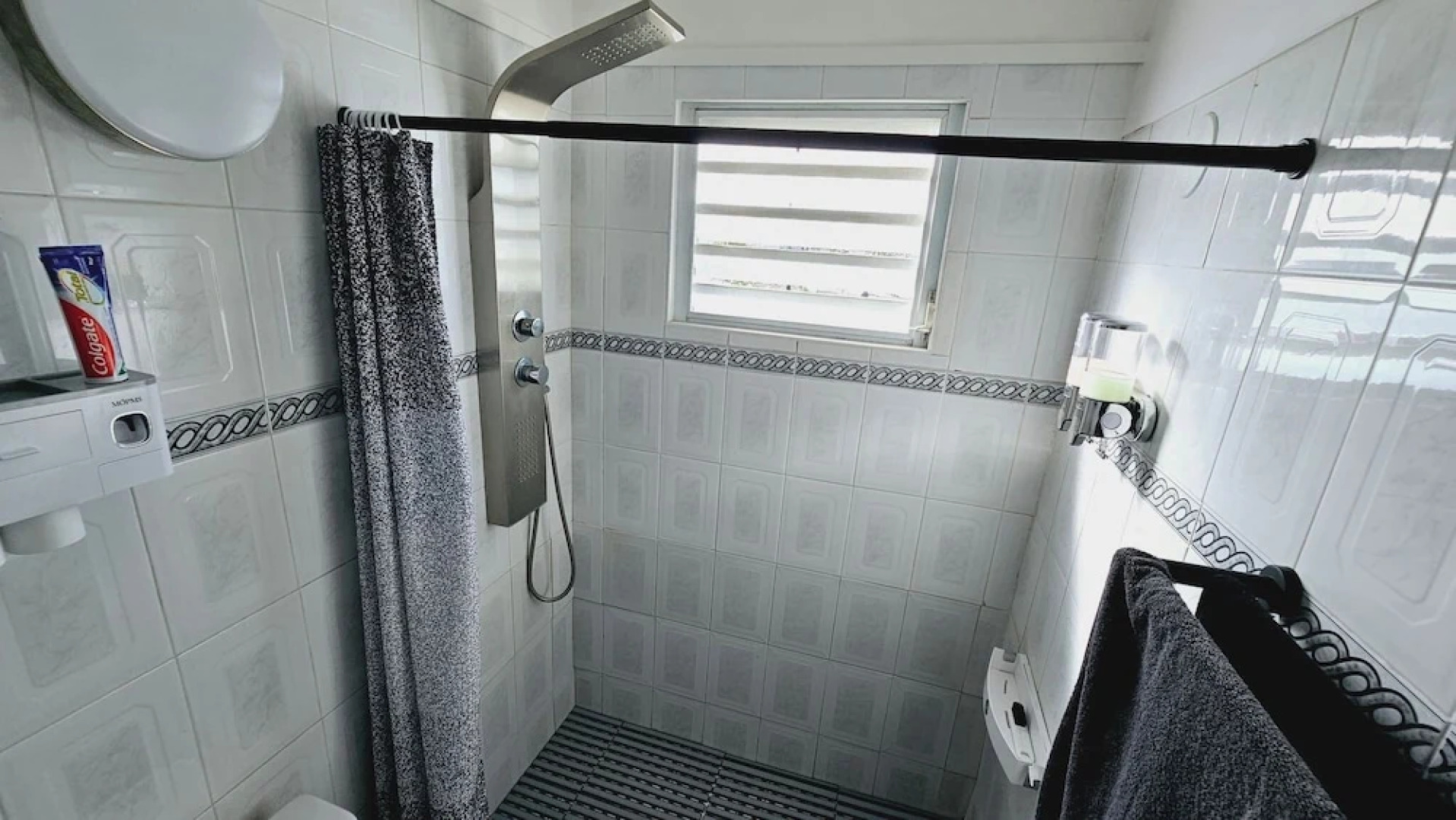 Cozy and Modern Apartment Black & White With Jacuzzi on Terrace