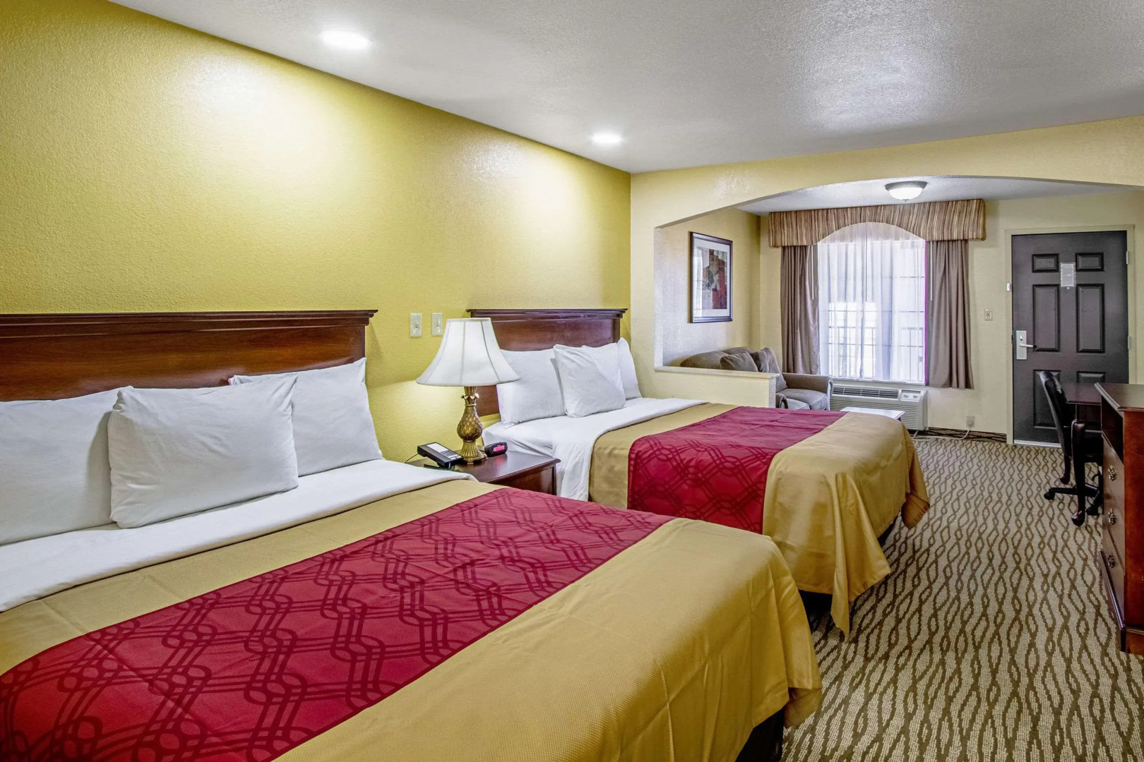 Super 8 by Wyndham Jackson MS Near the Fairgrounds