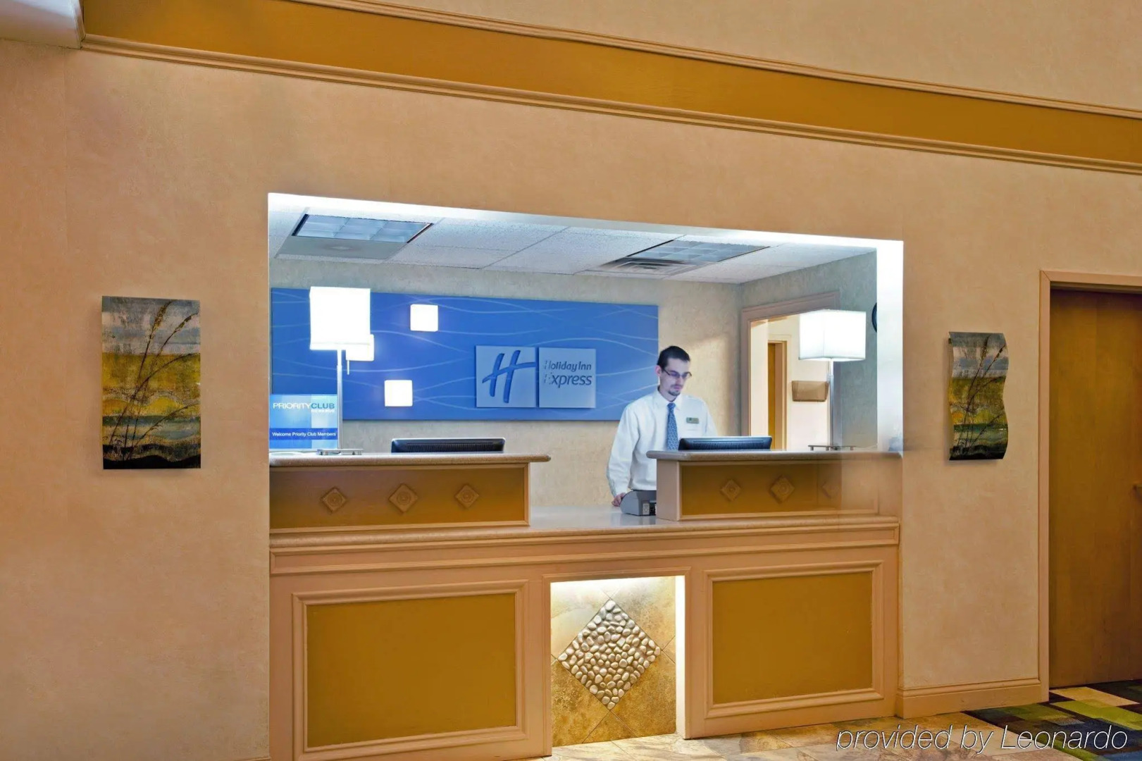 Holiday Inn Express & Suites St Joseph by IHG