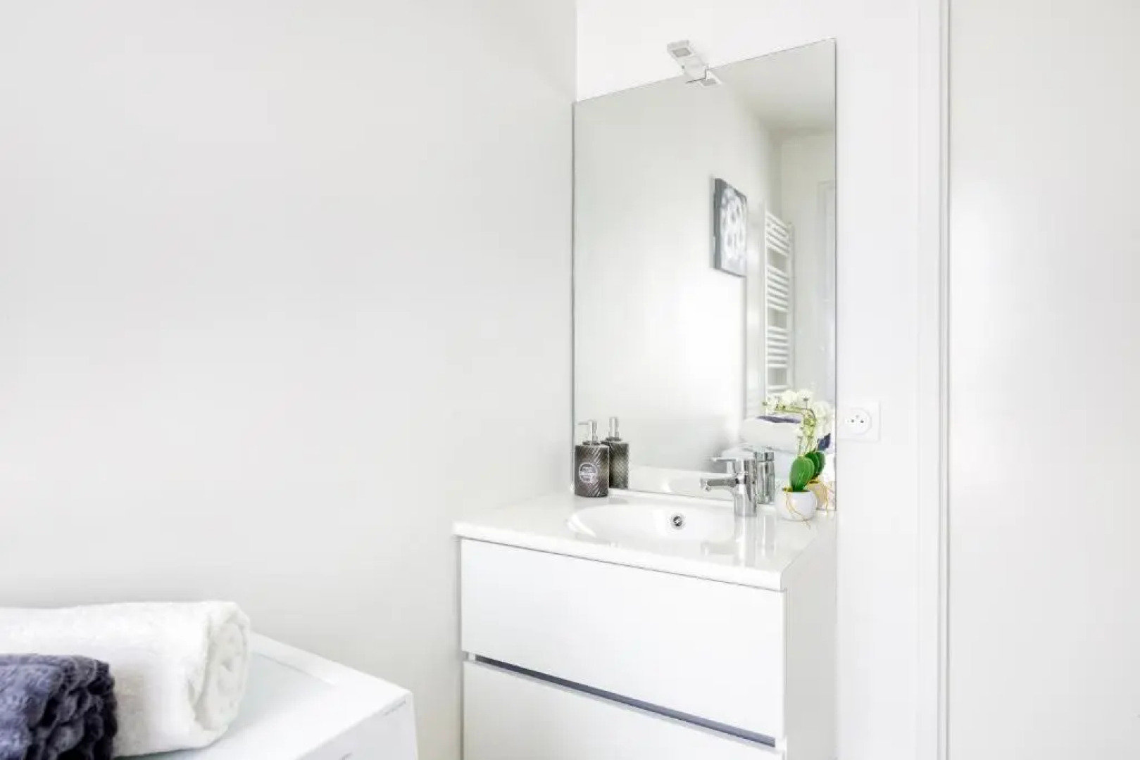 Studio élégant style black&white 5min gare Poissy