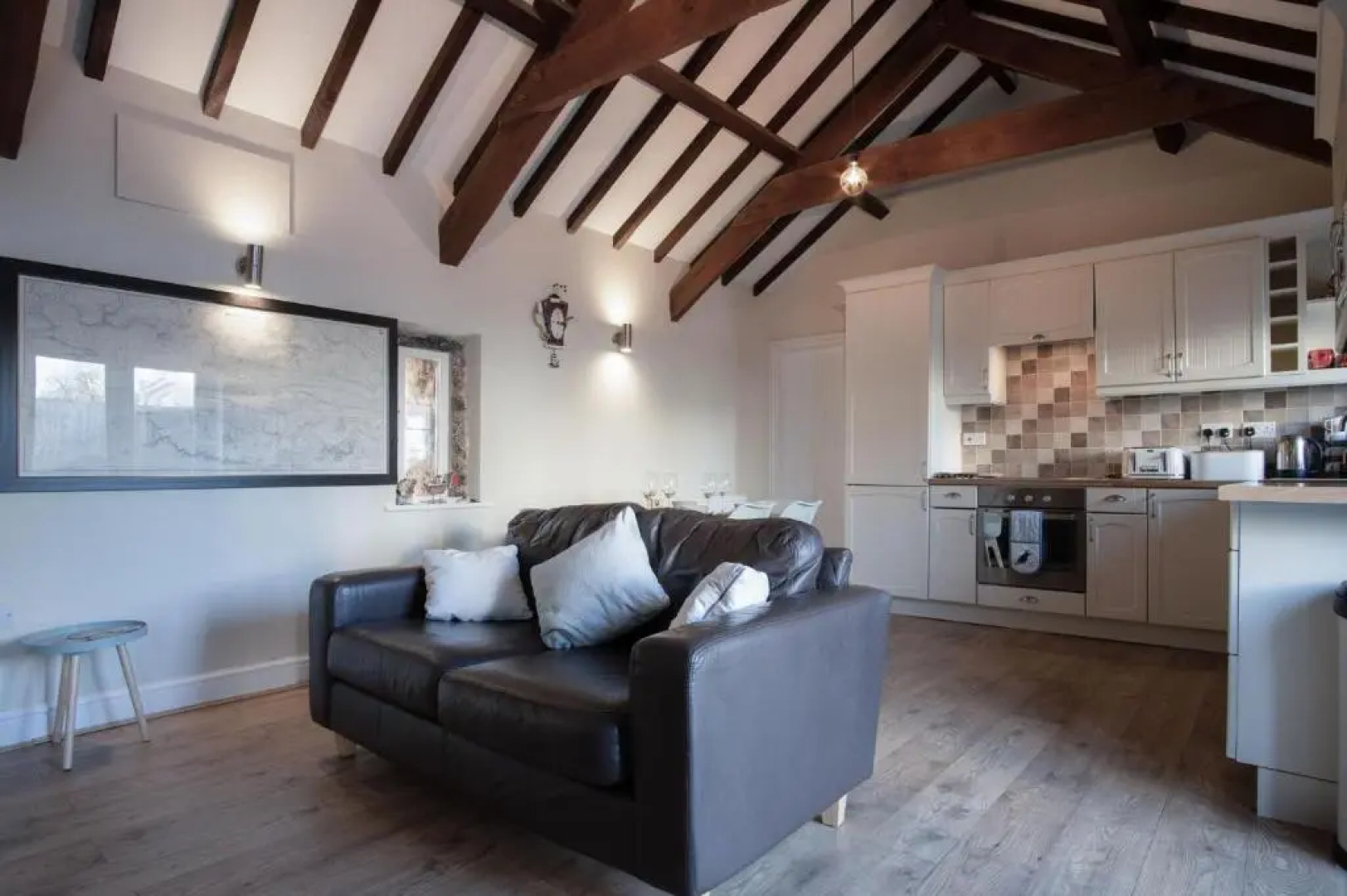 The Old Stables - 3 Bedroom Cottage - Angle