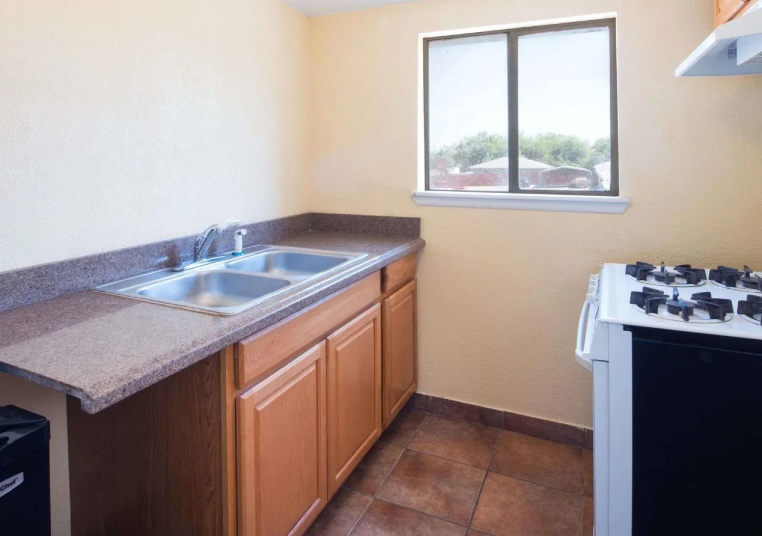 Executive Inn and Kitchenette Suites