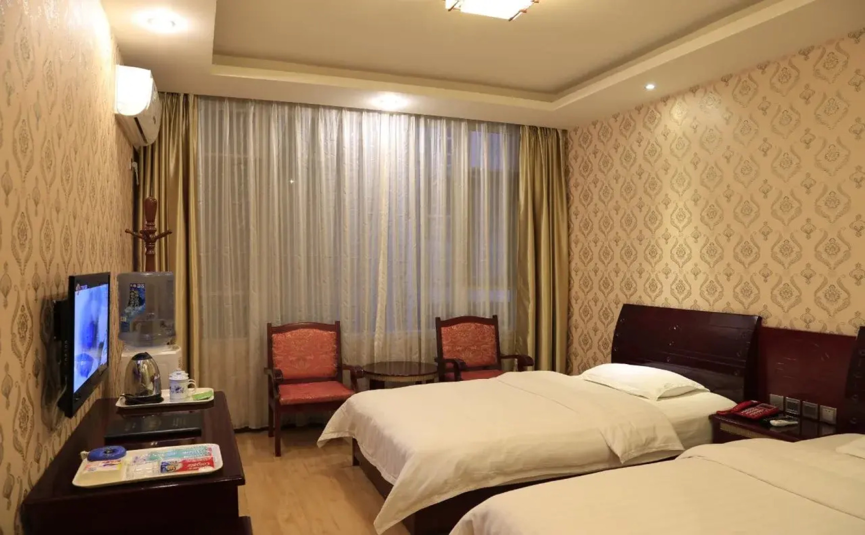 Mount Emei Happy Hotel