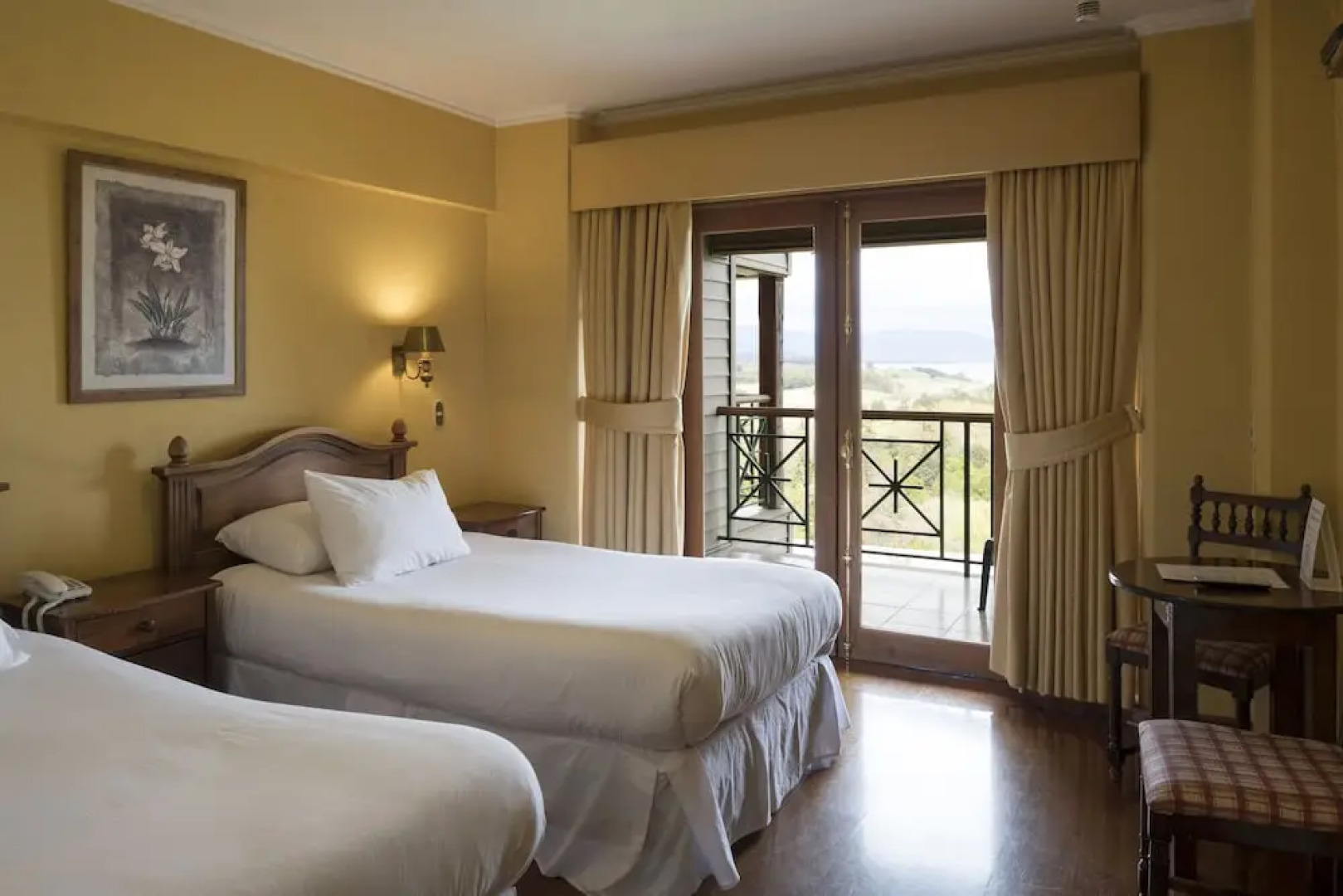 Hotel y Cabañas Lago Ranco - Caja Los Andes