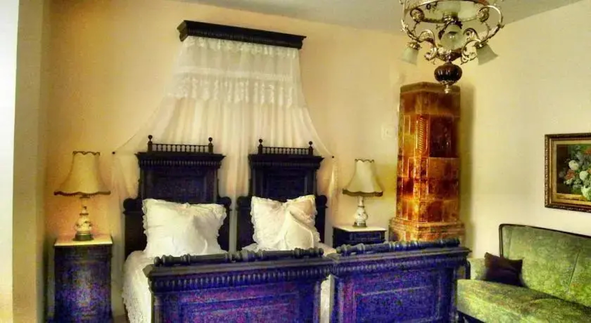 Retro - 19th Century Guest House