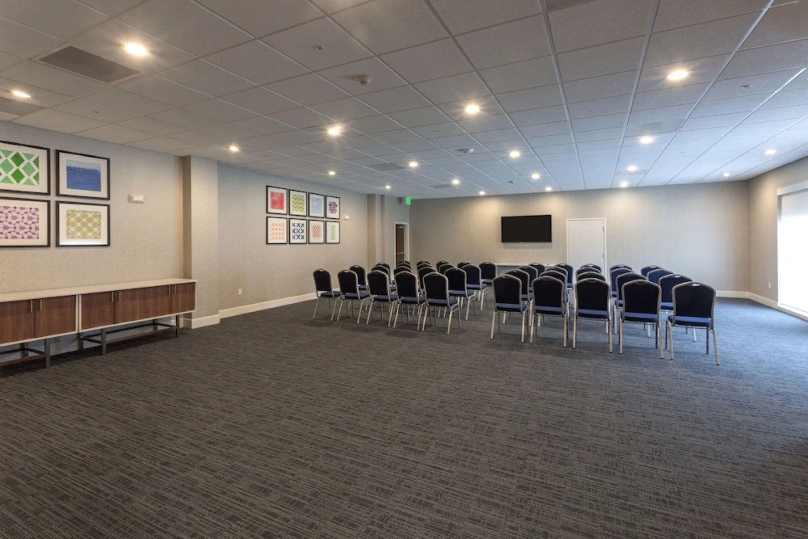 Holiday Inn Express & Suites Seattle South - Tukwila, an IHG Hotel