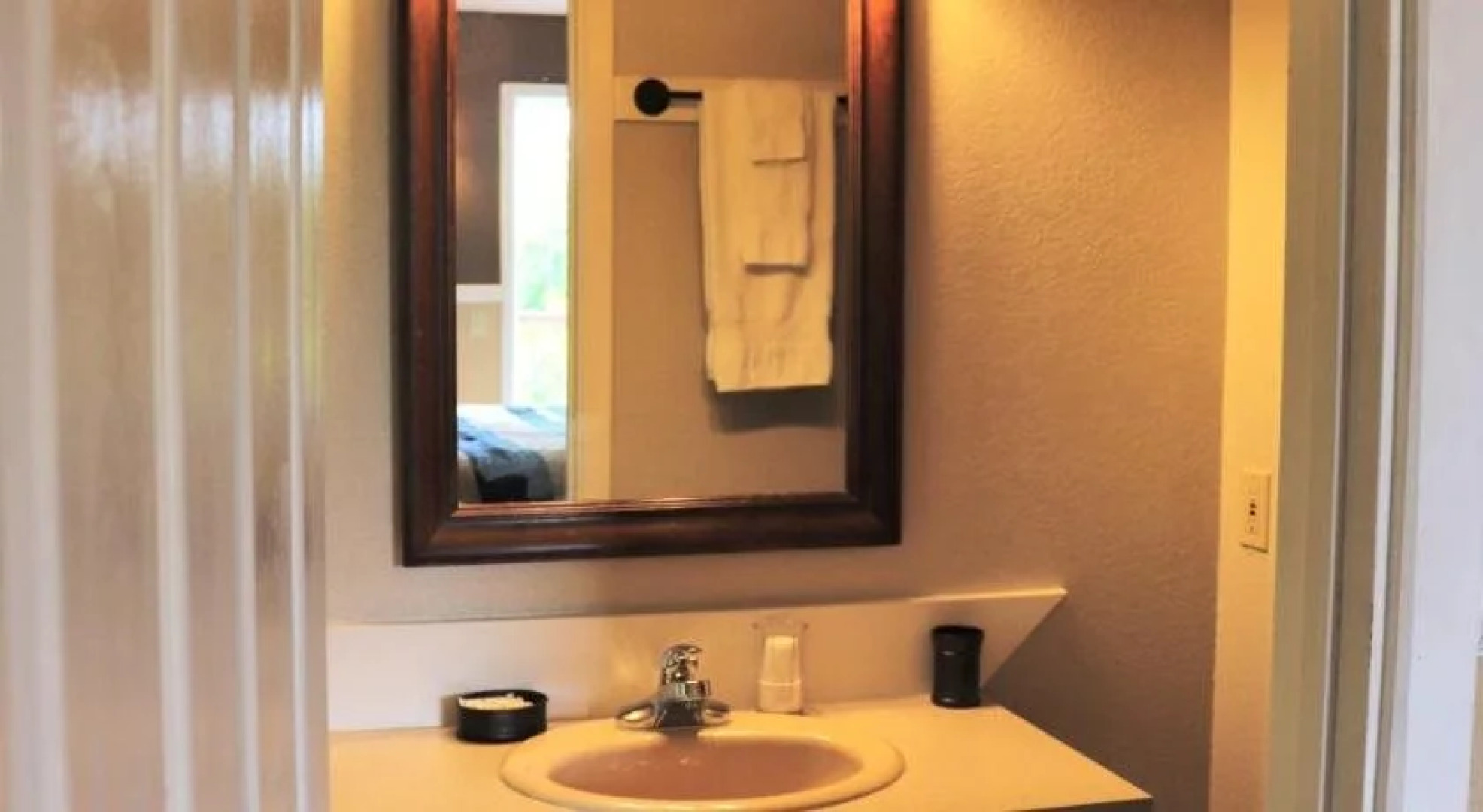 White House Inn on the Waterfront