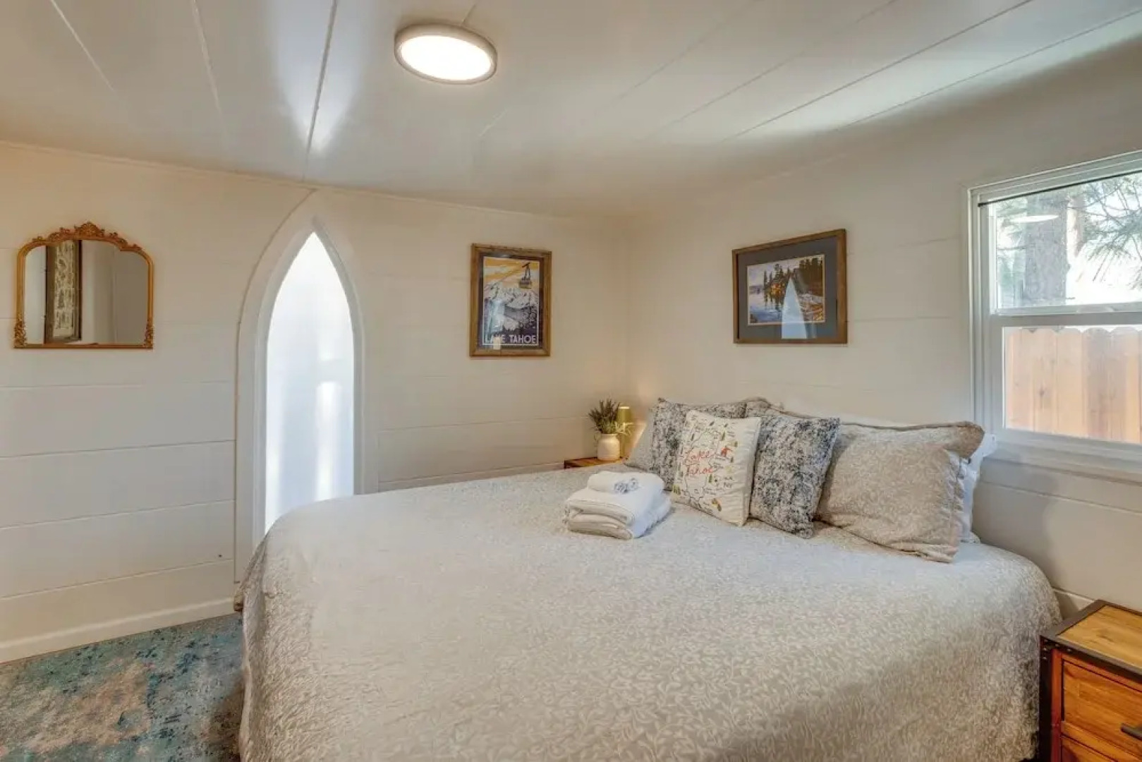 Walk to Beach: Dog-friendly Cabin in Glenbrook!