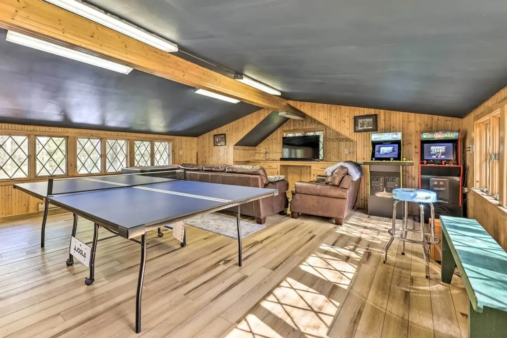 Family-friendly Getaway - 1 Mi to Pocono Lake!