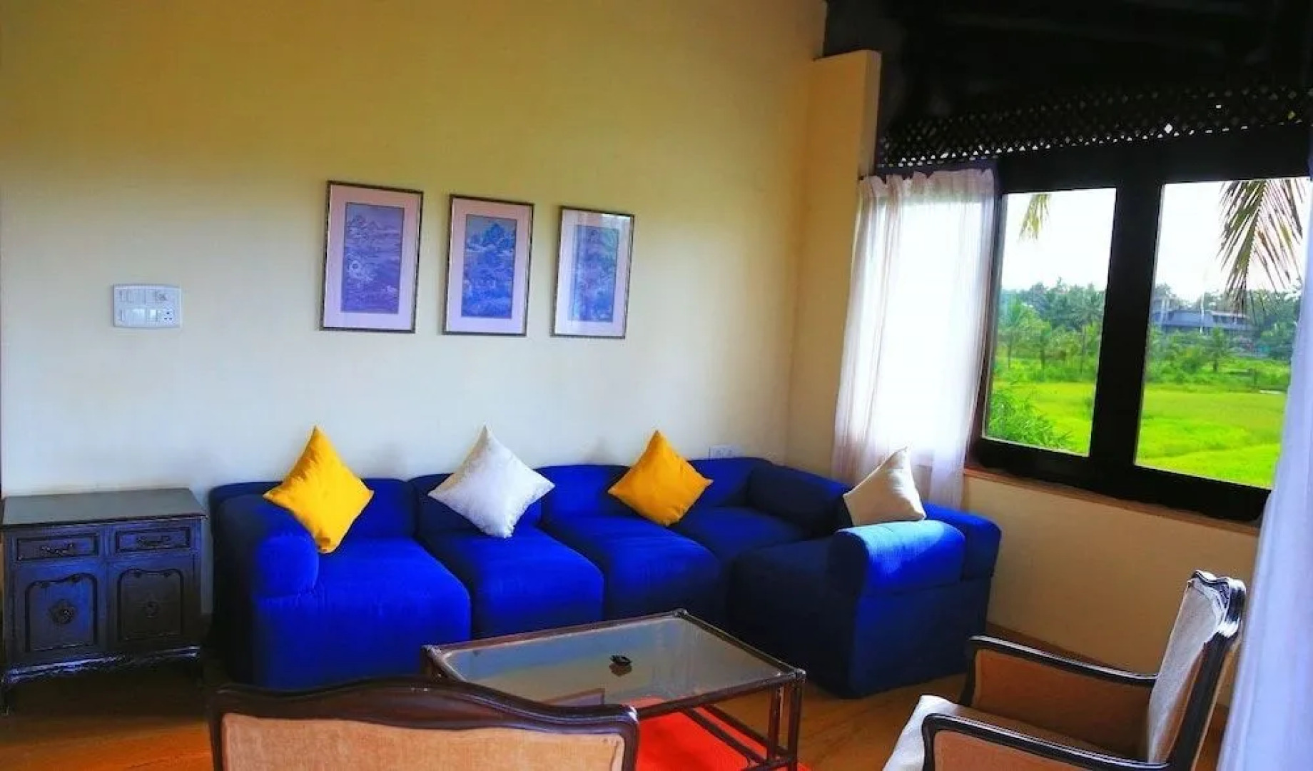 The Acacia Villa - Candy Floss