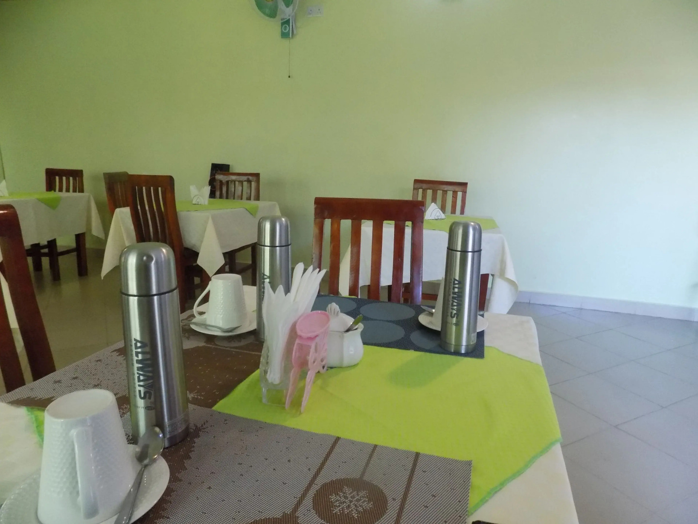 Deluxe Hotel - Ishaka