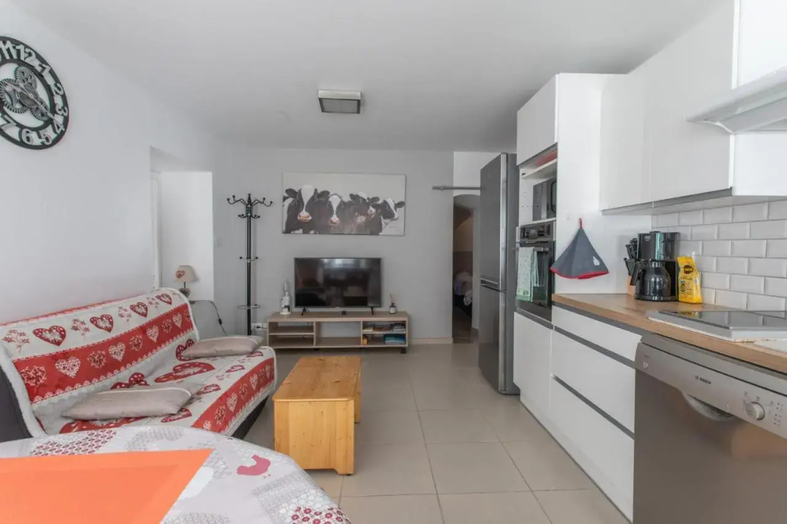 Rez-de-chaussée centre ville d'Embrun 3 étoiles