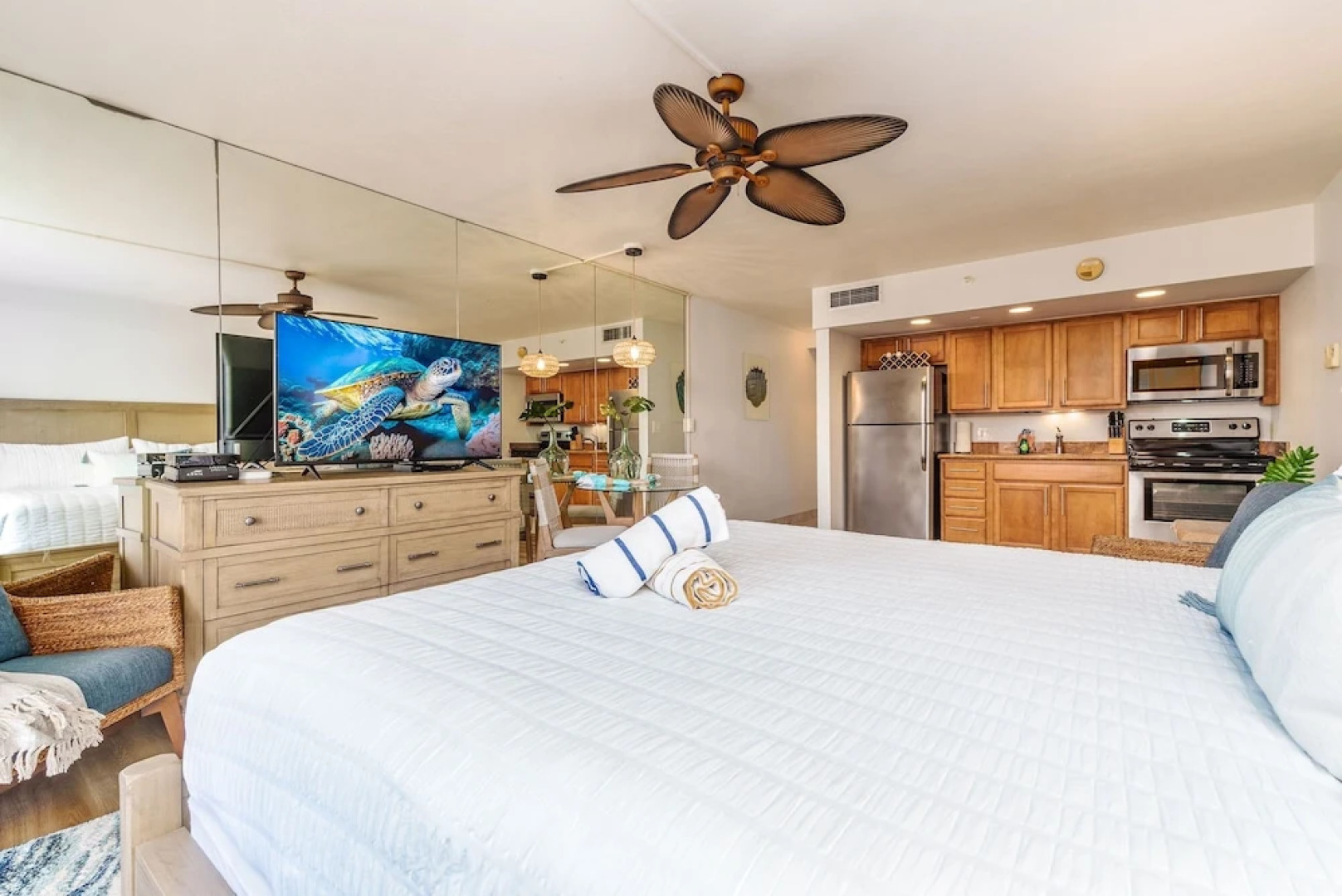 Royal Kahana 702 Studio Bedroom Condo by RedAwning