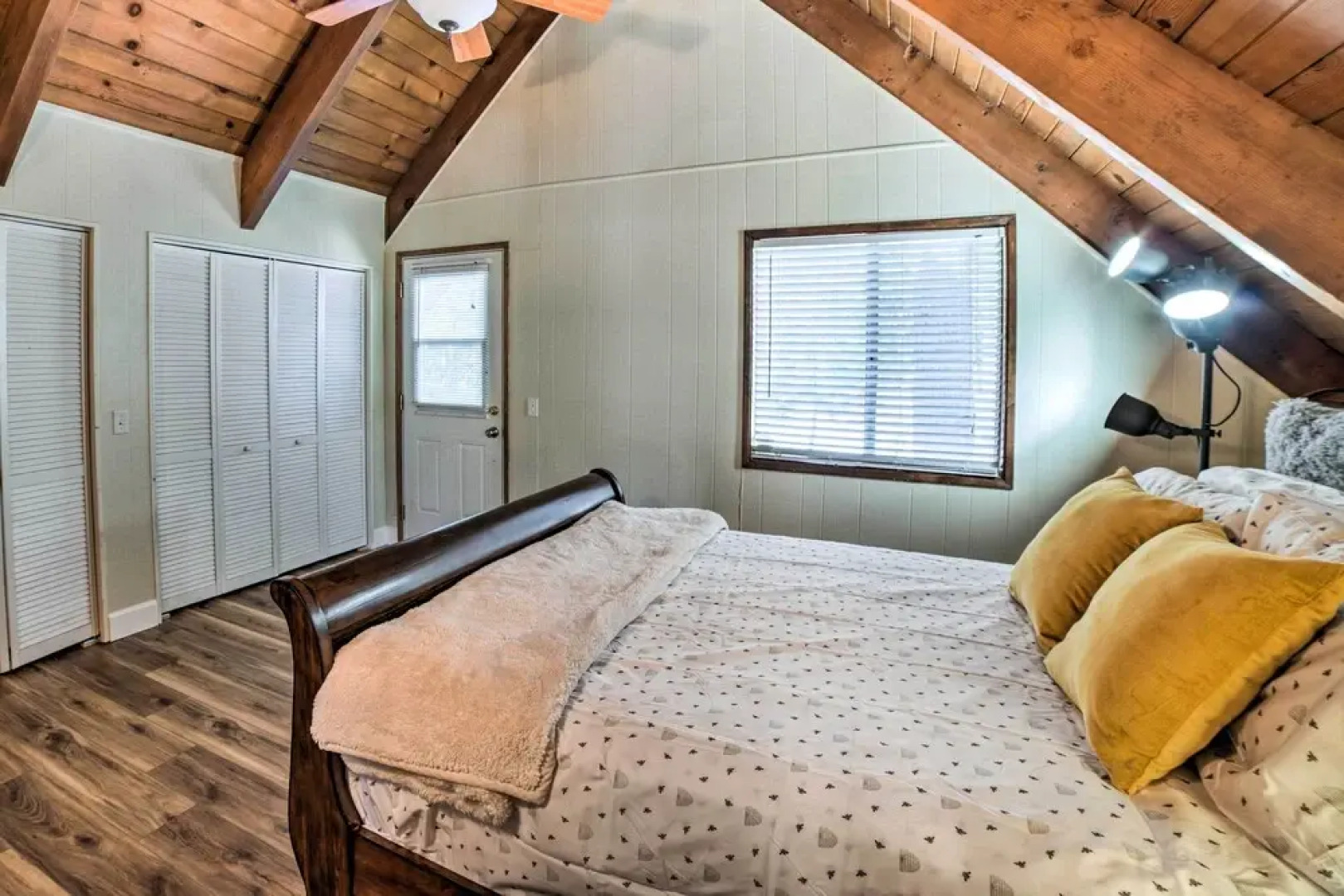 Cozy Cabin ~ 3 Mi to Lake Arrowhead Village