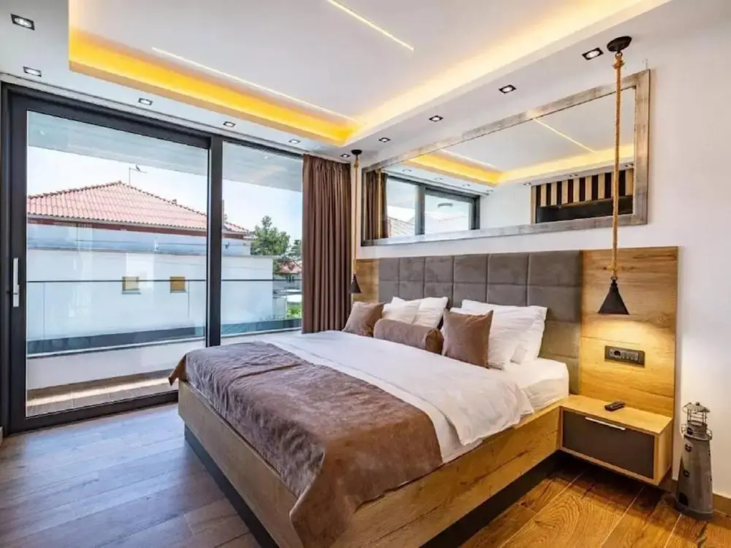 Villa Alpha - Four Bedroom Villa With Swimming Pool