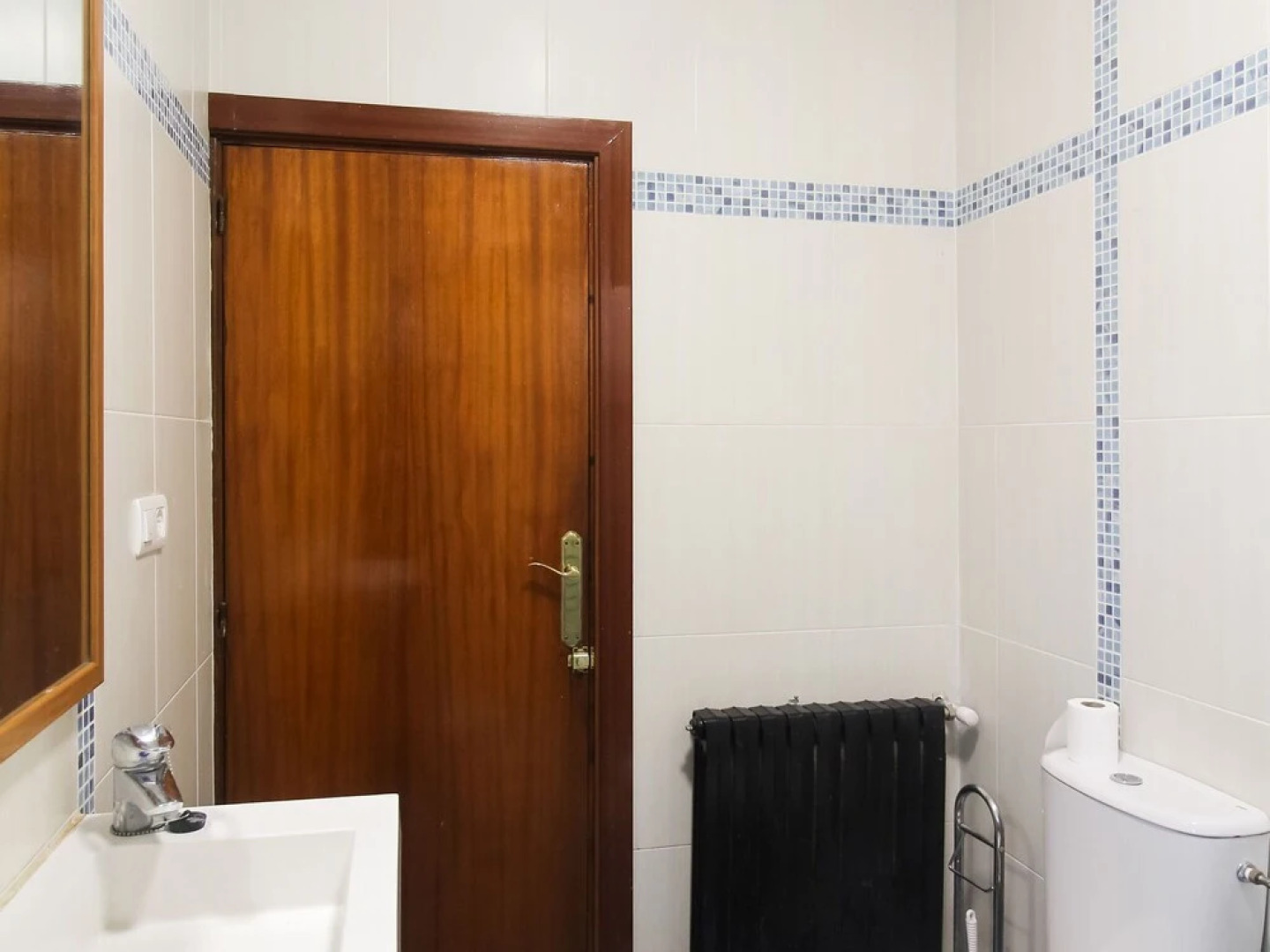 Lavish Villa in Villamuriel de Cerrato with Swimming Pool