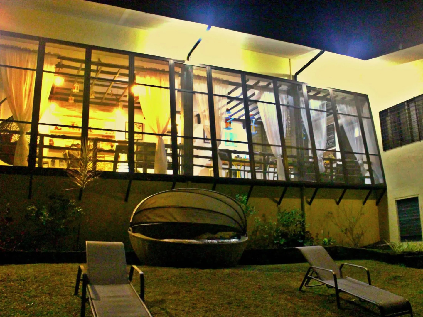 Mountain Breeze Hostel Tagaytay Center