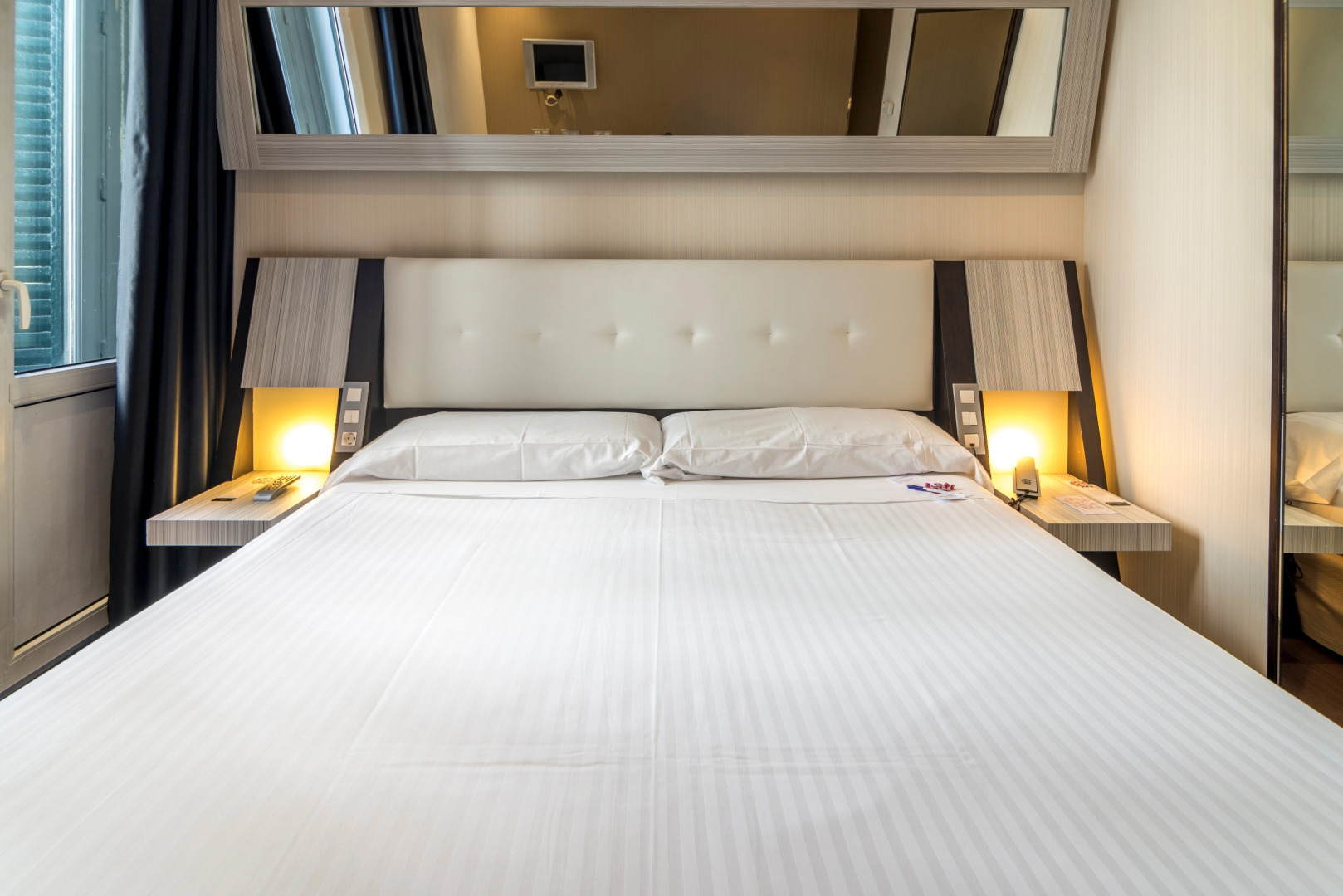 Отель Petit Palace Triball