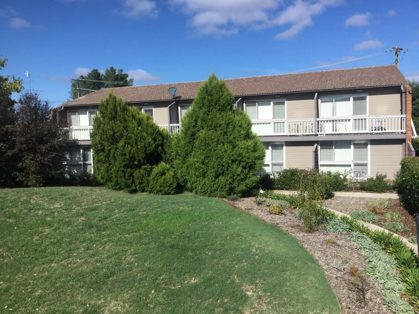 Bathurst Studio Apartments