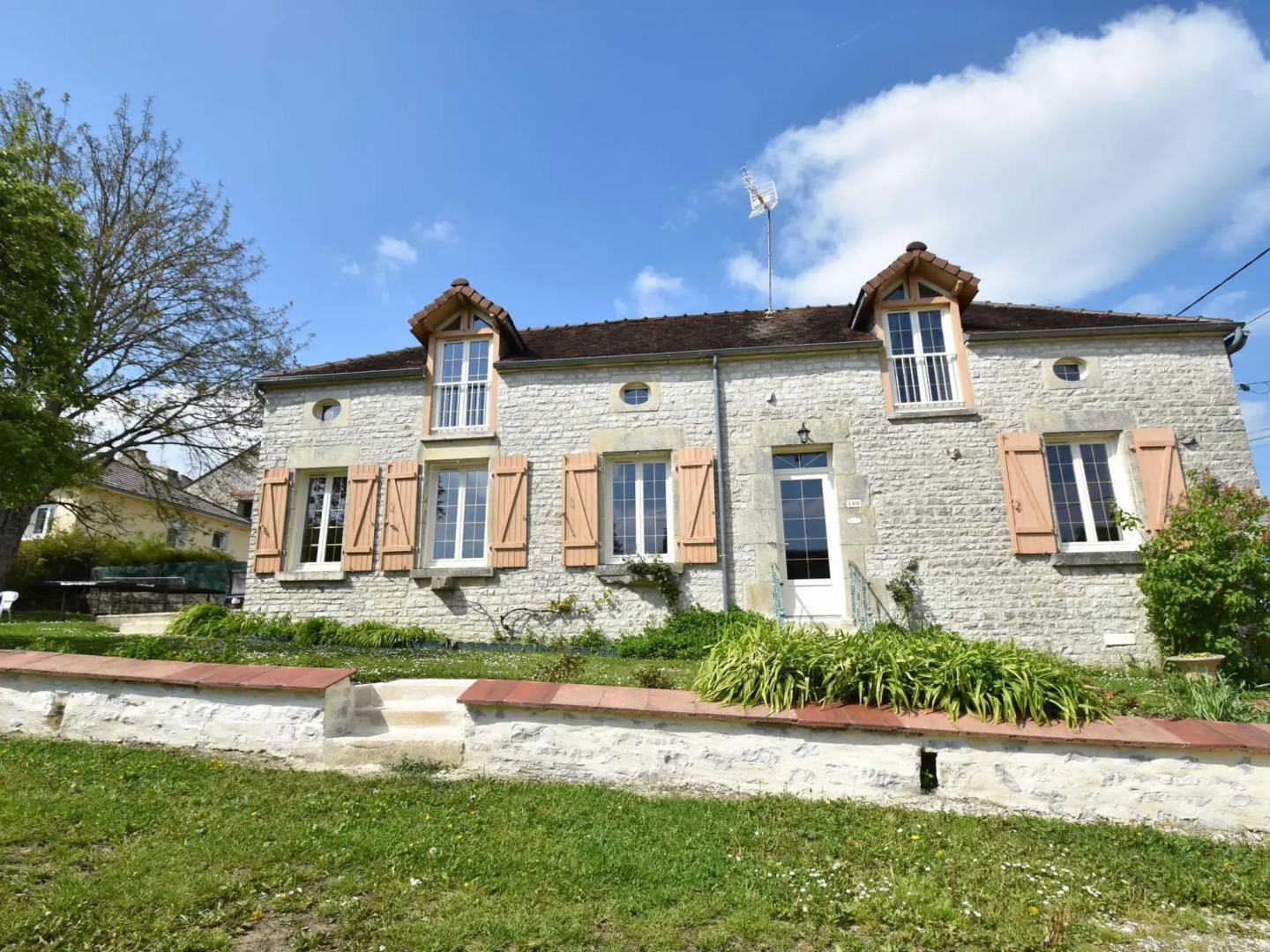 Romantic Gîte in Quiet Village for Champagne Lovers