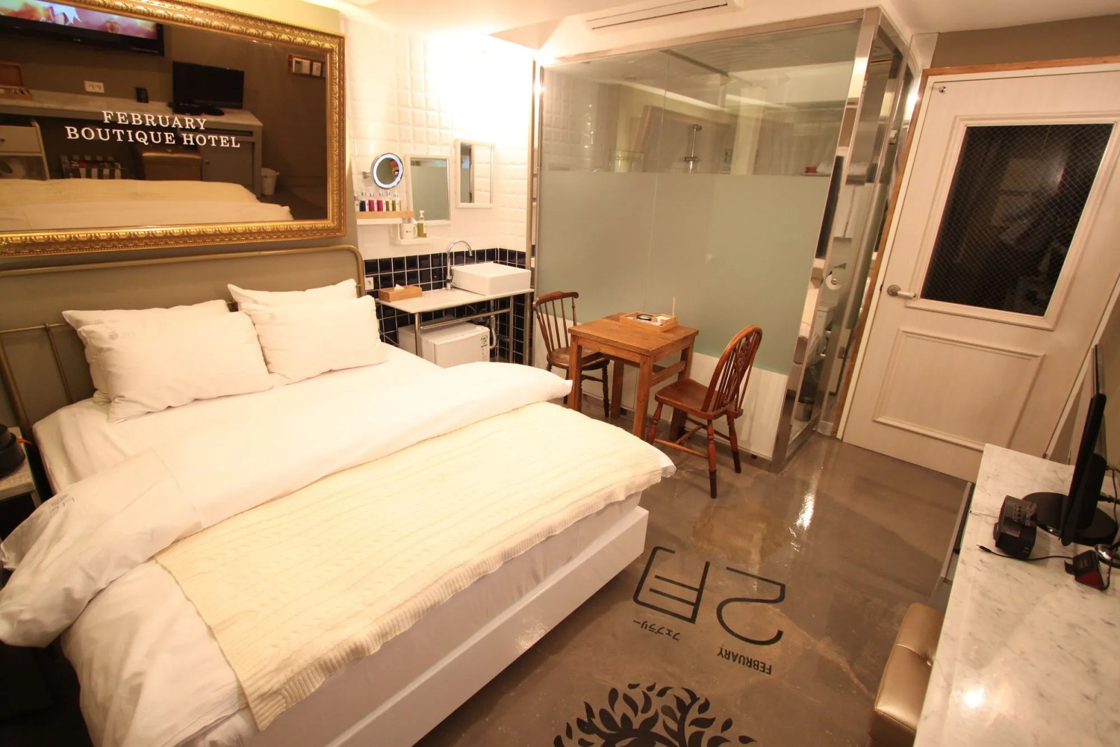 Hotel February Suseong