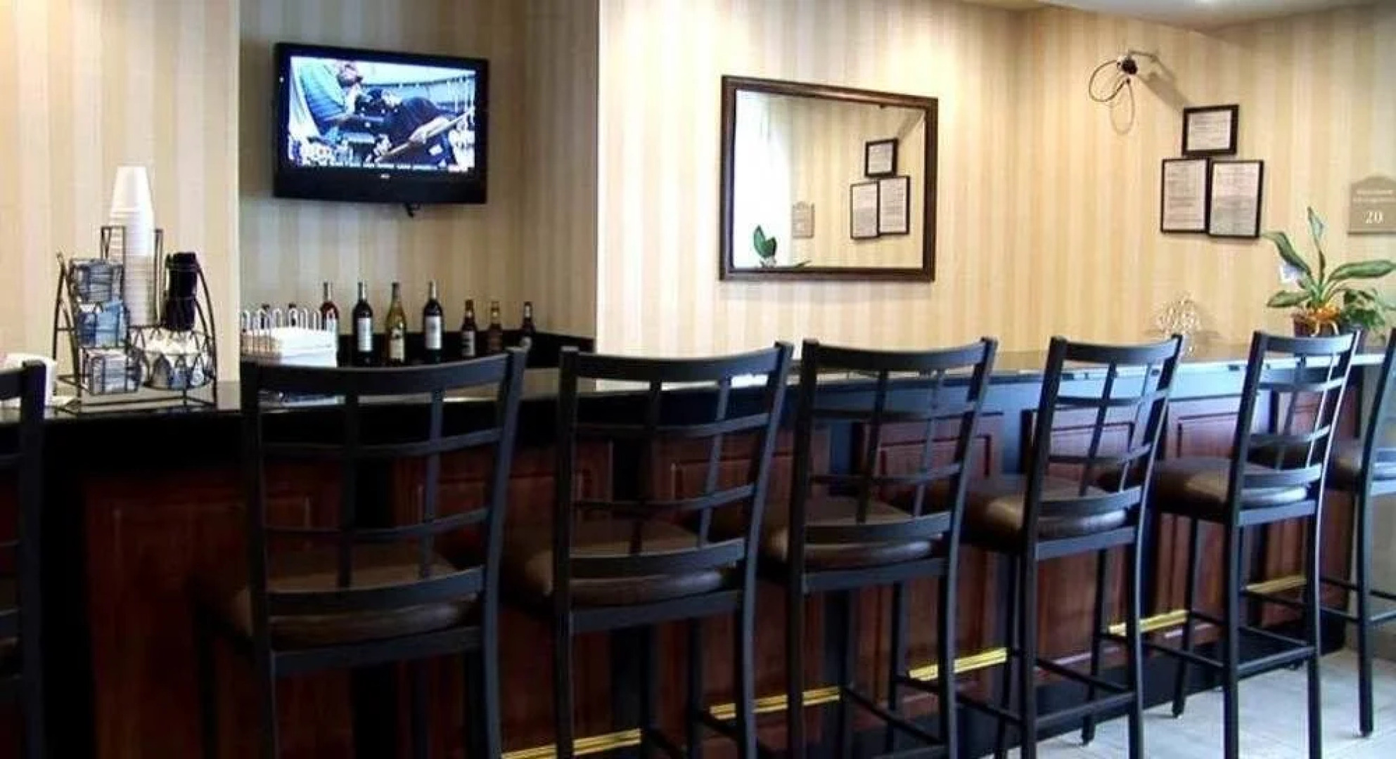 Cobblestone Inn & Suites